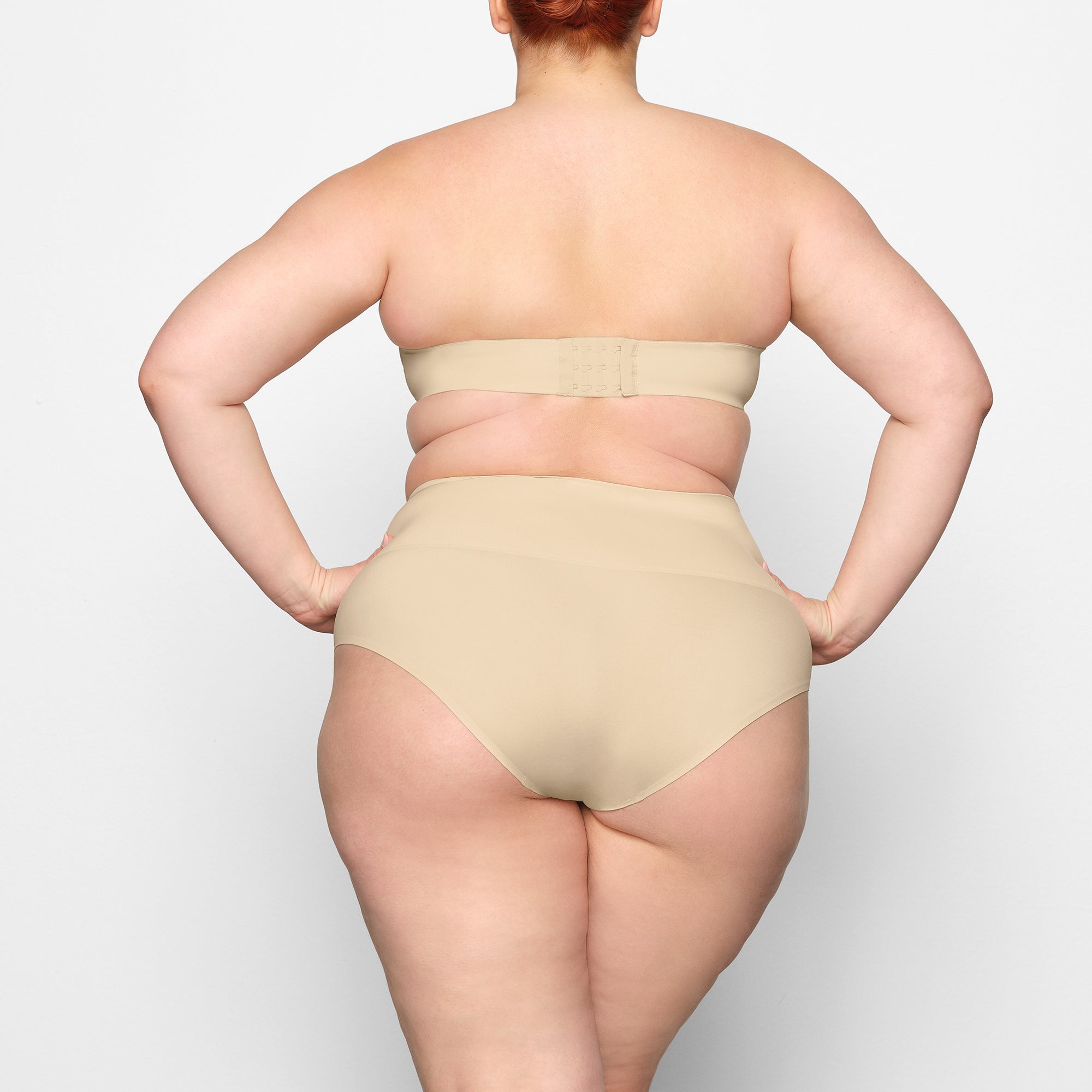 SKIMS SMOOTHING INTIMATES UNLINED STRAPLESS BRA | SAND - Sneaker Türkiye