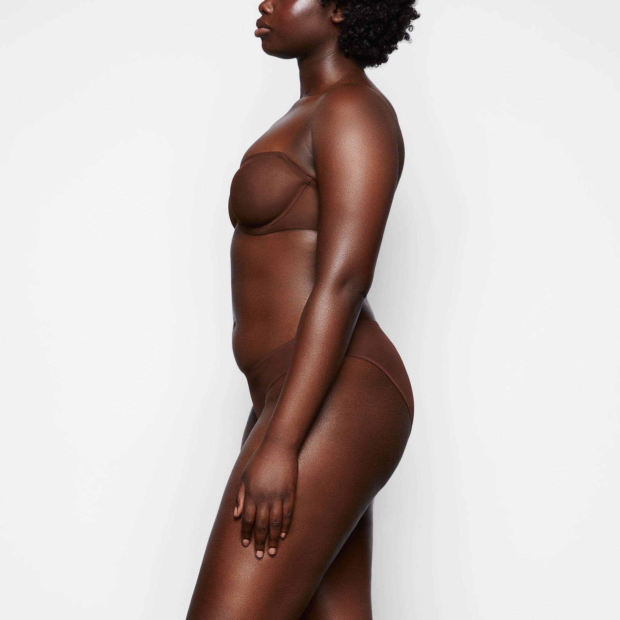 SKIMS ULTRA FINE MESH STRAPLESS BRA | MAHOGANY - Sneaker Türkiye