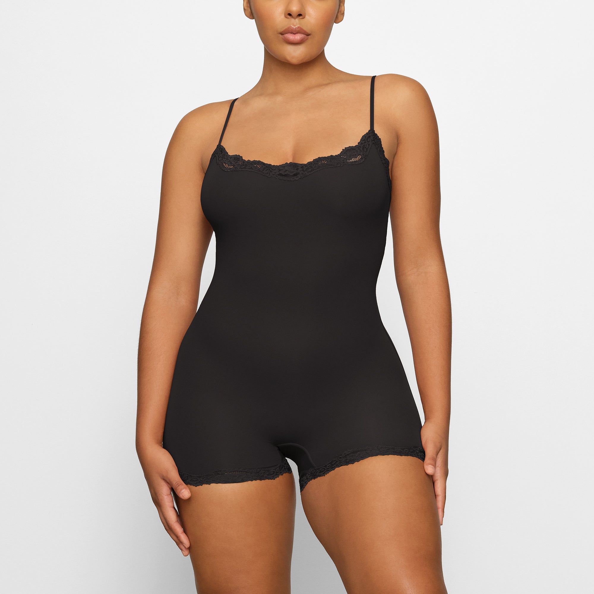 SKIMS FITS EVERYBODY LACE ONESIE | ONYX - Sneaker Türkiye