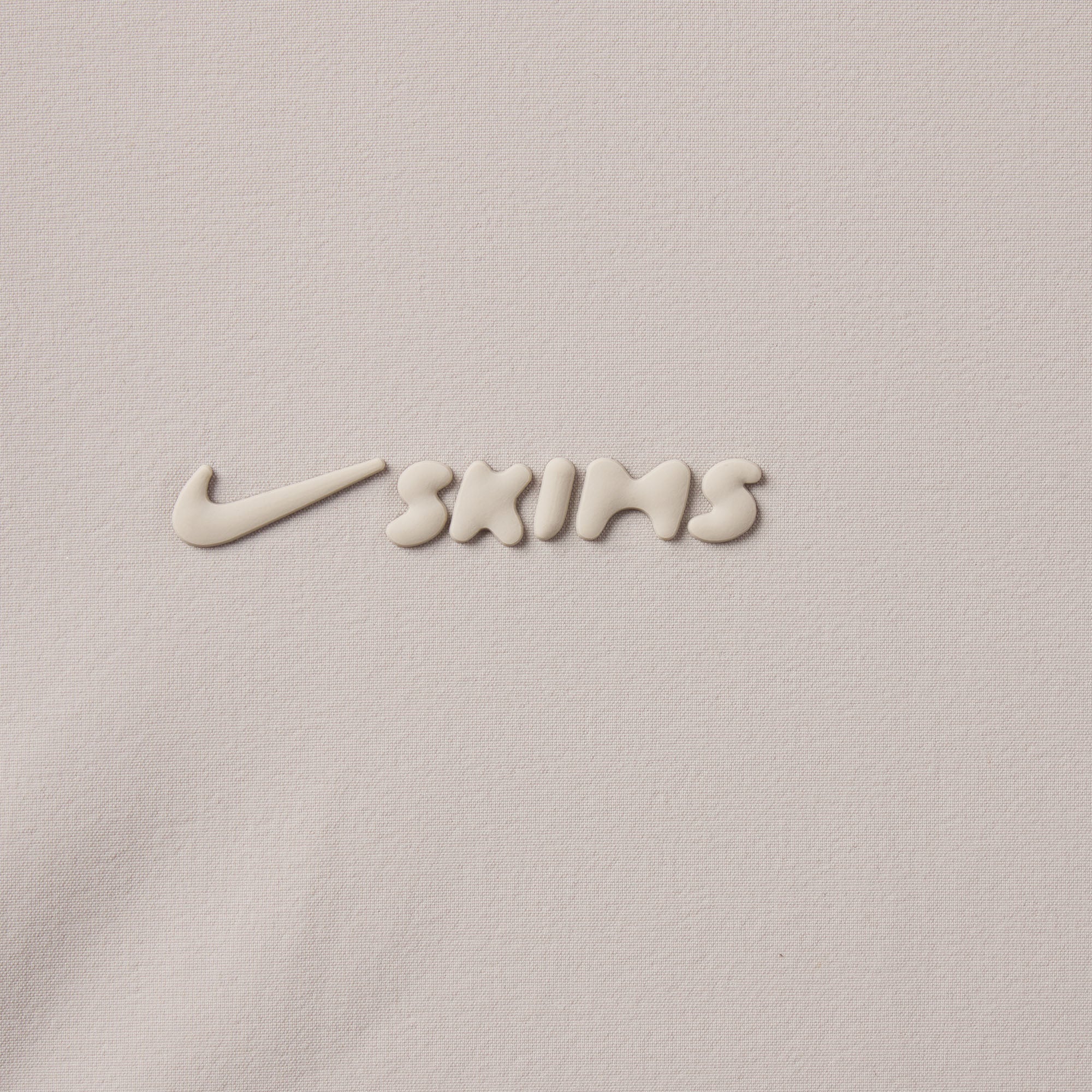 NikeSKIMS WOVEN NYLON 5″ TRACK SHORT | STONE - Sneaker Türkiye