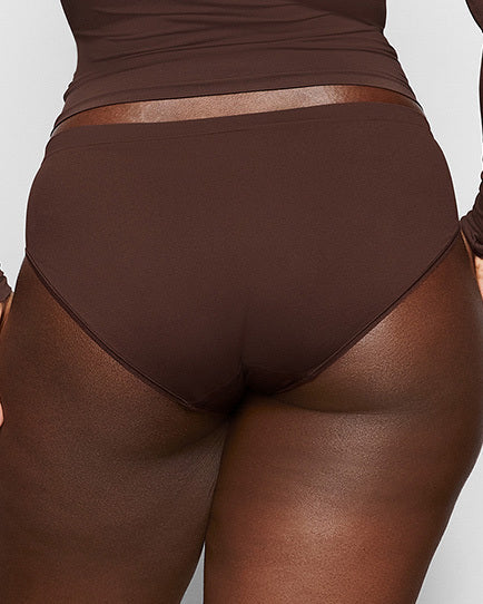 SKIMS SOFT SMOOTHING SEAMLESS BRIEF | COCOA - Sneaker Türkiye