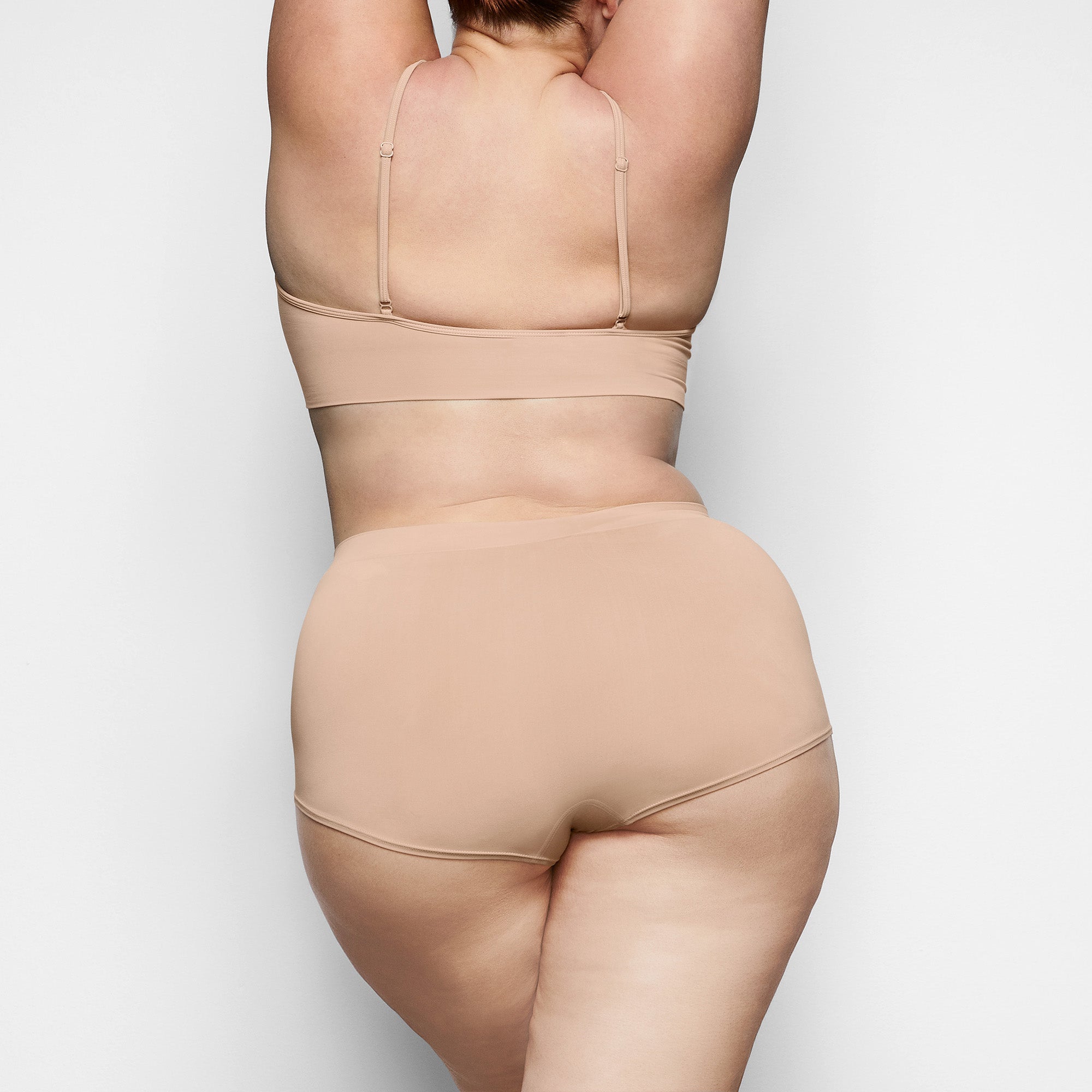 SKIMS SOFT SMOOTHING SEAMLESS BOY SHORT | CLAY - Sneaker Türkiye