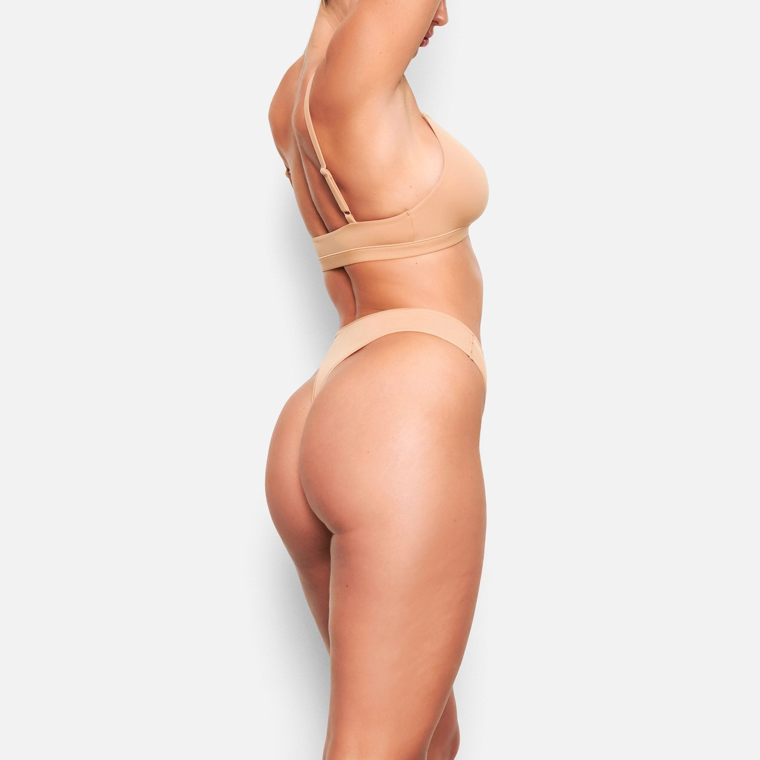 SKIMS FITS EVERYBODY DIPPED FRONT THONG | OCHRE - Sneaker Türkiye