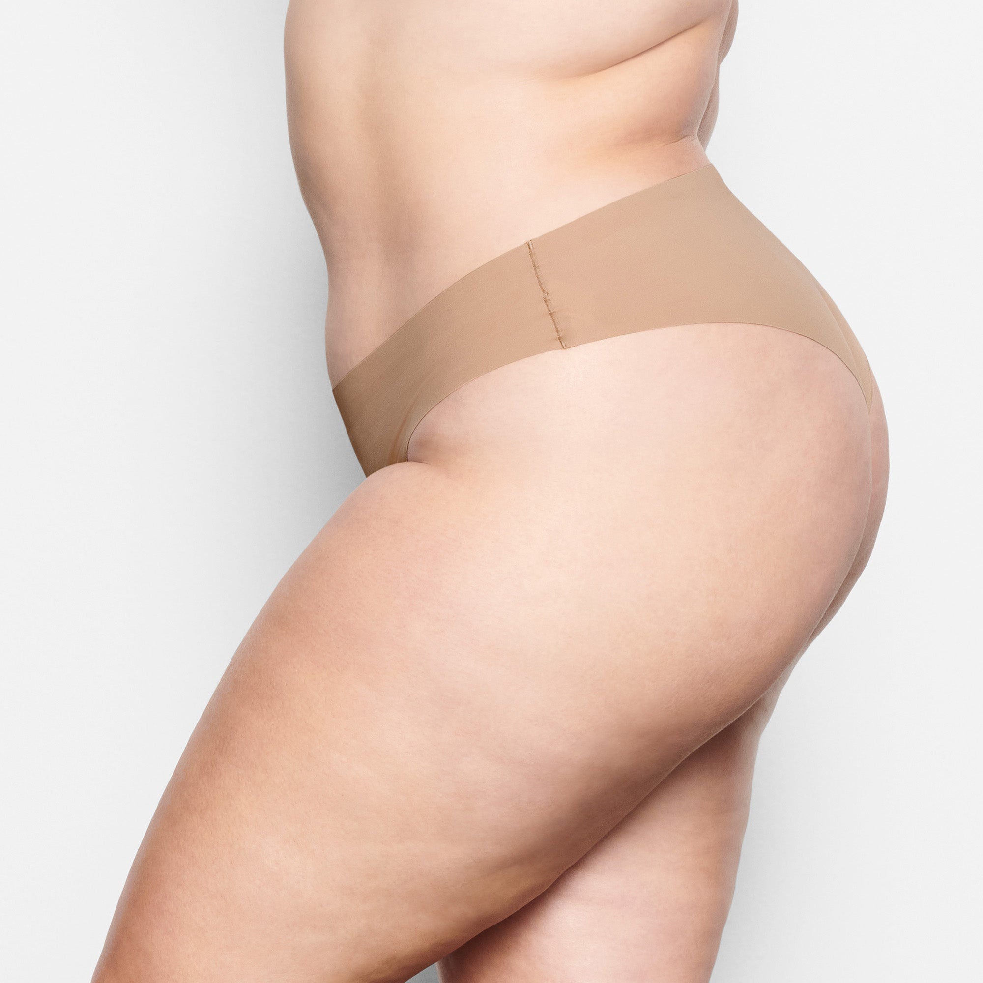 SKIMS NAKED CHEEKY HIPSTER | CLAY - Sneaker Türkiye