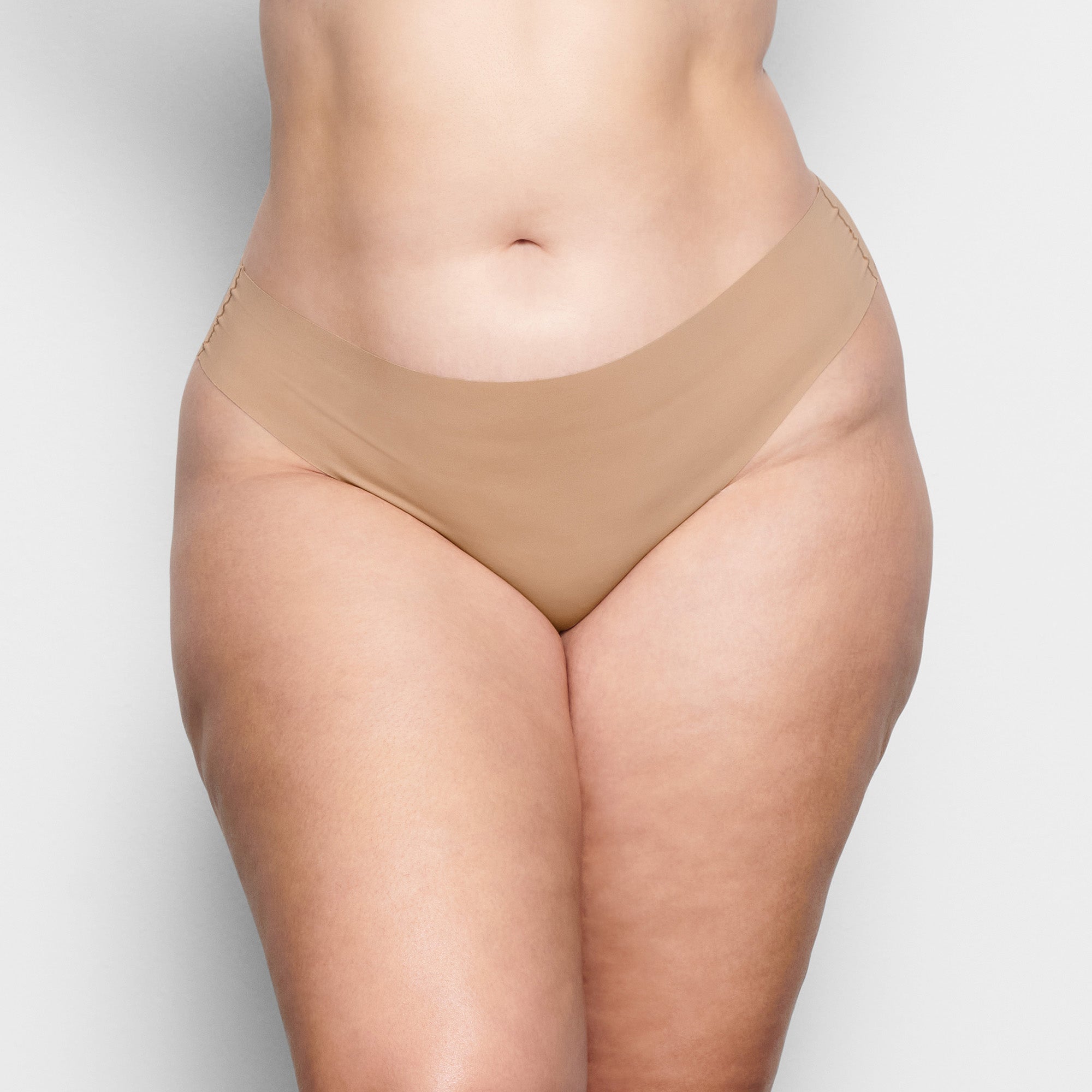 SKIMS NAKED DIPPED THONG | CLAY - Sneaker Türkiye