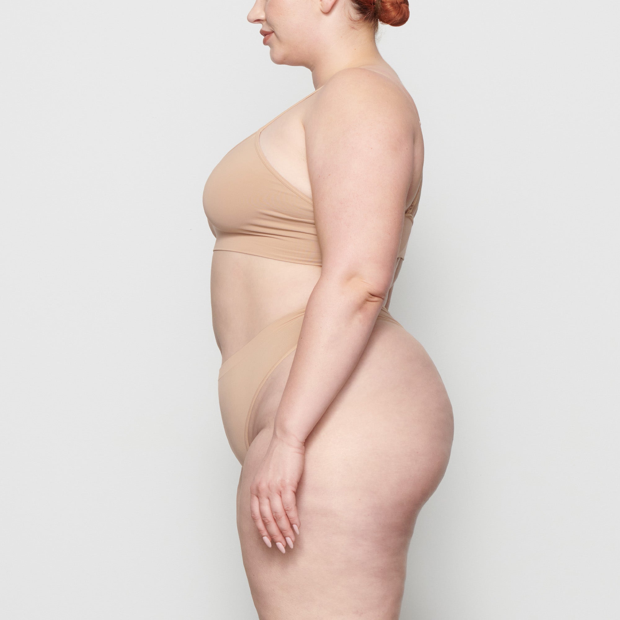 SKIMS SOFT SMOOTHING SEAMLESS THONG | CLAY - Sneaker Türkiye