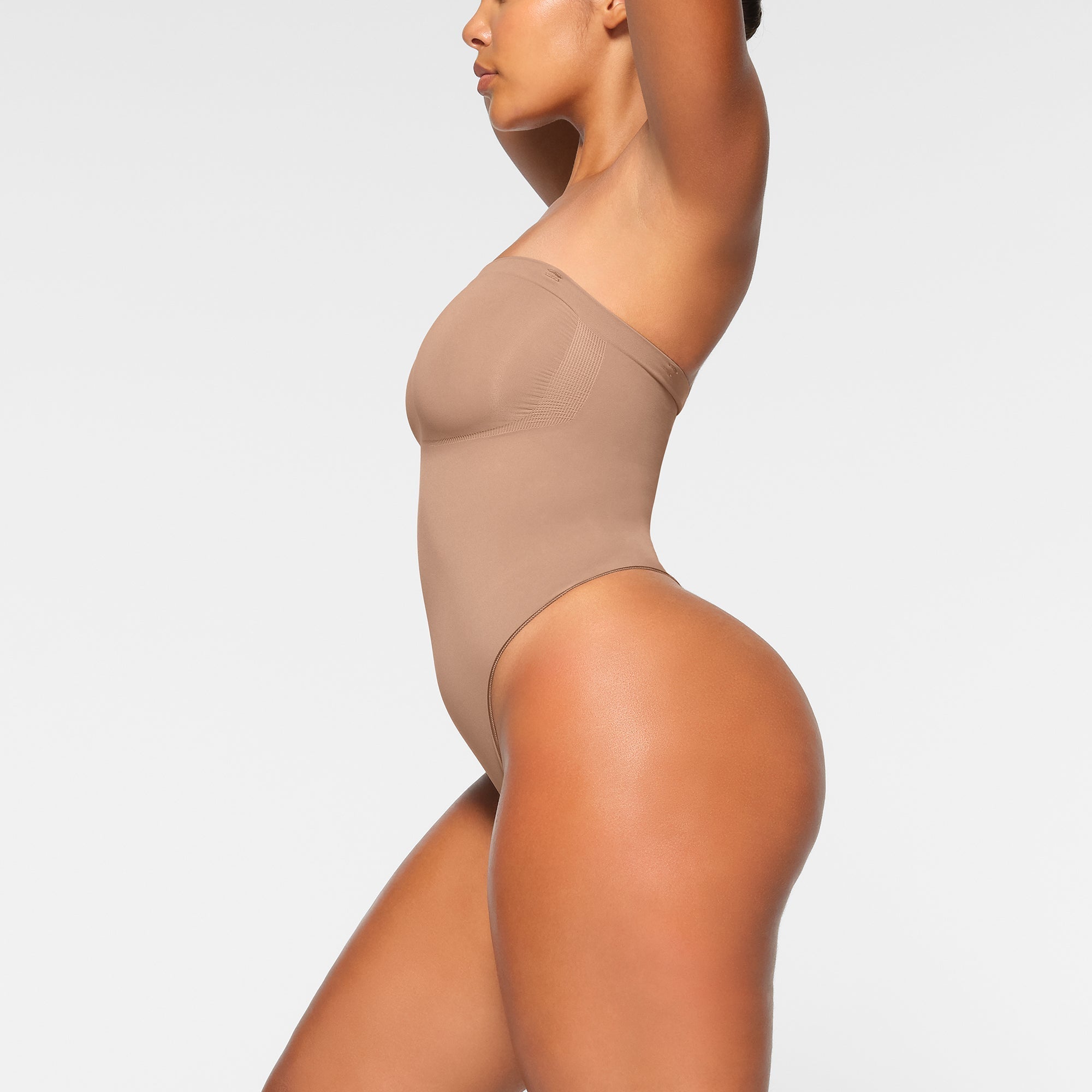 SKIMS SEAMLESS SCULPT STRAPLESS THONG BODYSUIT | SIENNA - Sneaker Türkiye