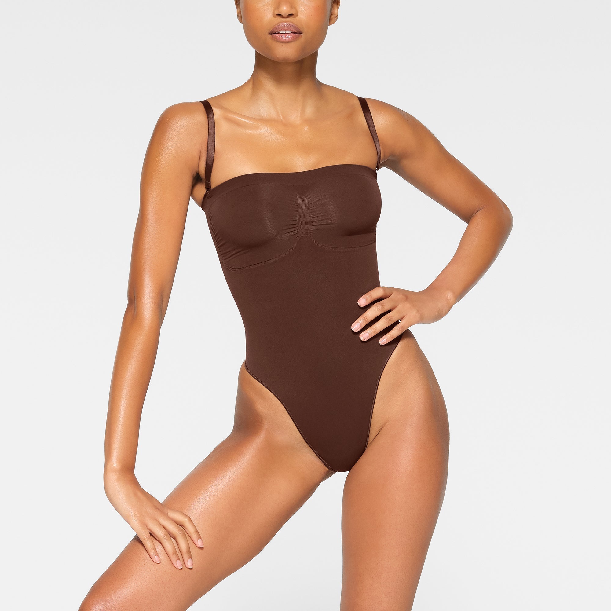 SKIMS SEAMLESS SCULPT STRAPLESS THONG BODYSUIT | COCOA - Sneaker Türkiye