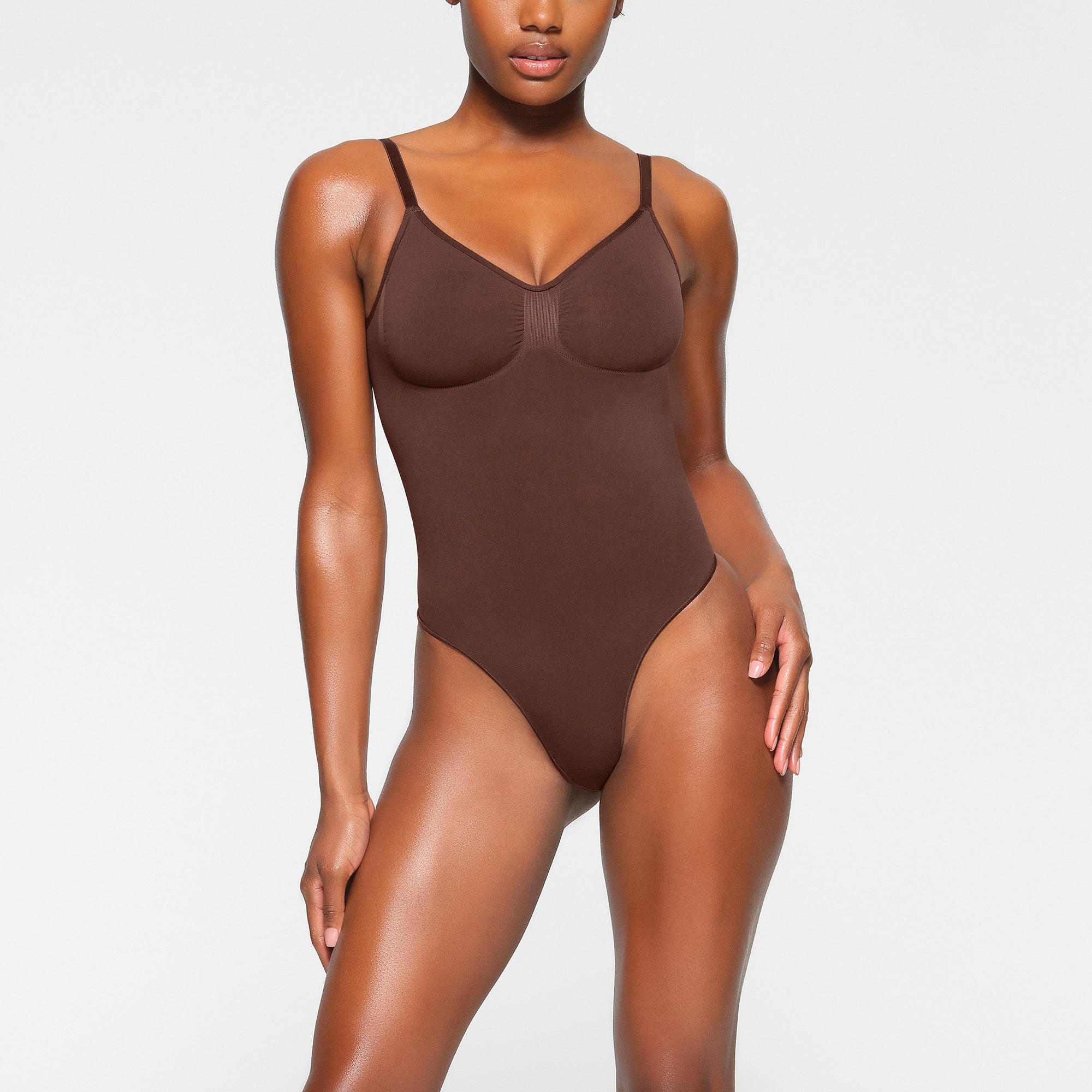SKIMS SEAMLESS SCULPT LOW BACK THONG BODYSUIT | COCOA - Sneaker Türkiye