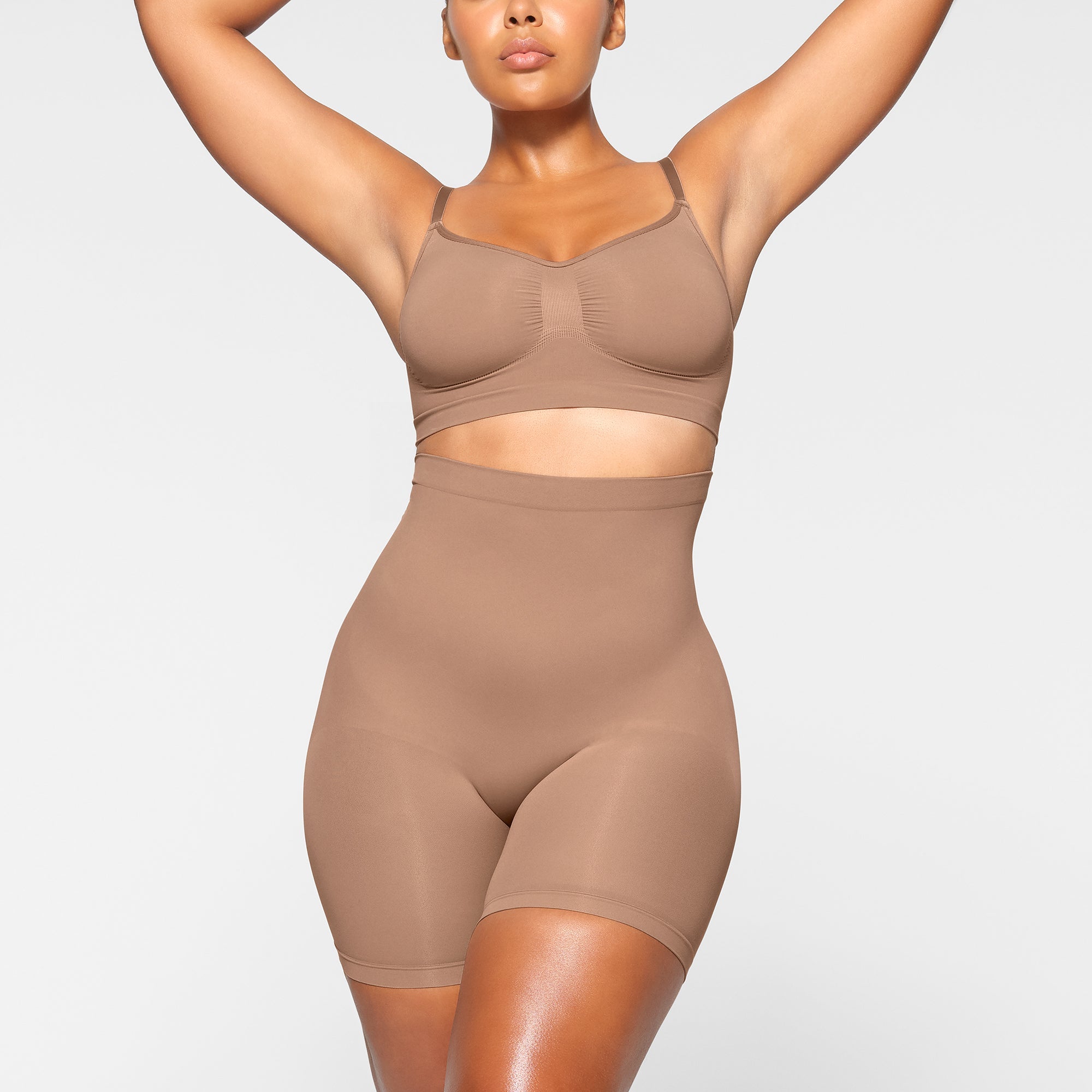 SKIMS SEAMLESS SCULPT MID THIGH SHORT | SIENNA - Sneaker Türkiye