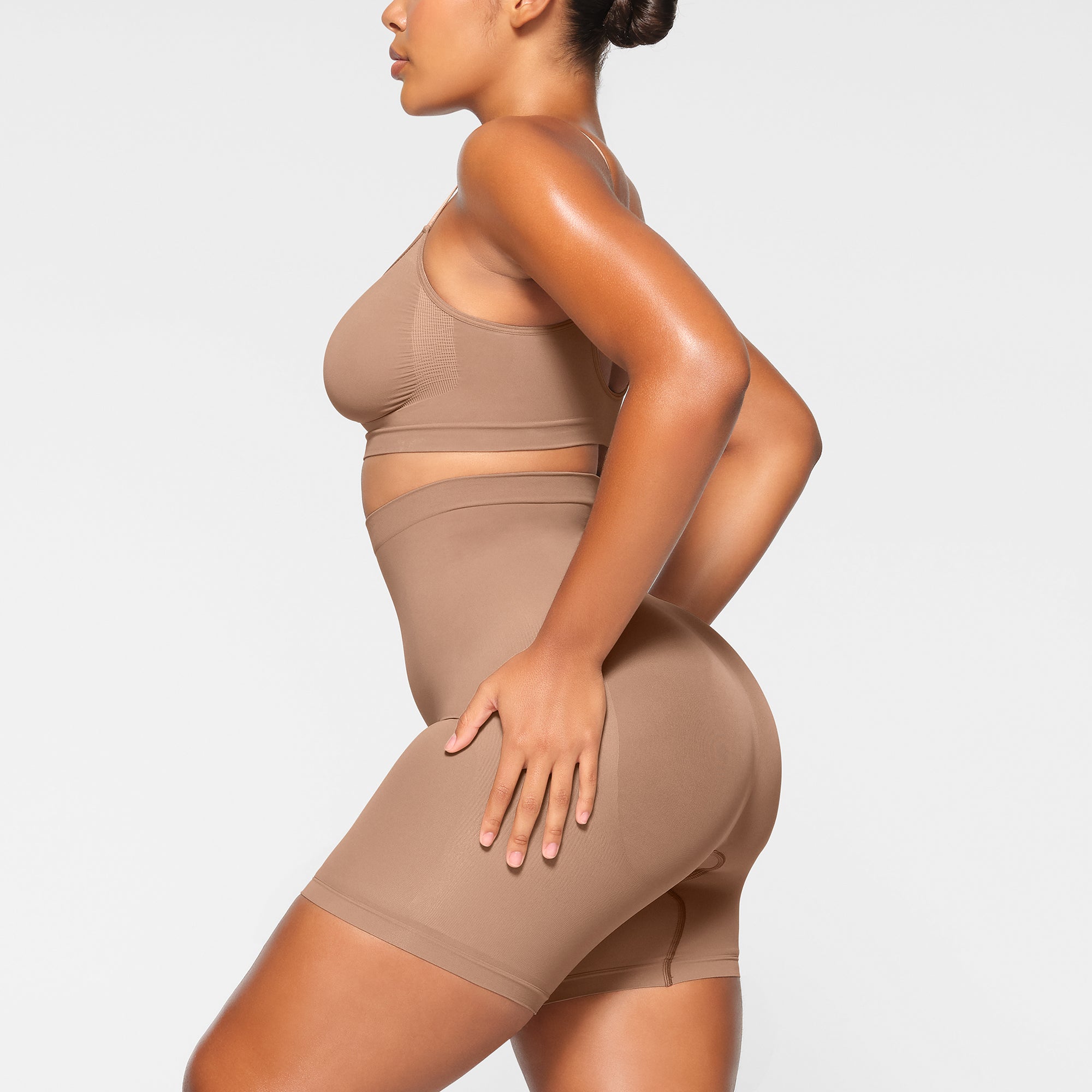SKIMS SEAMLESS SCULPT MID THIGH SHORT | SIENNA - Sneaker Türkiye