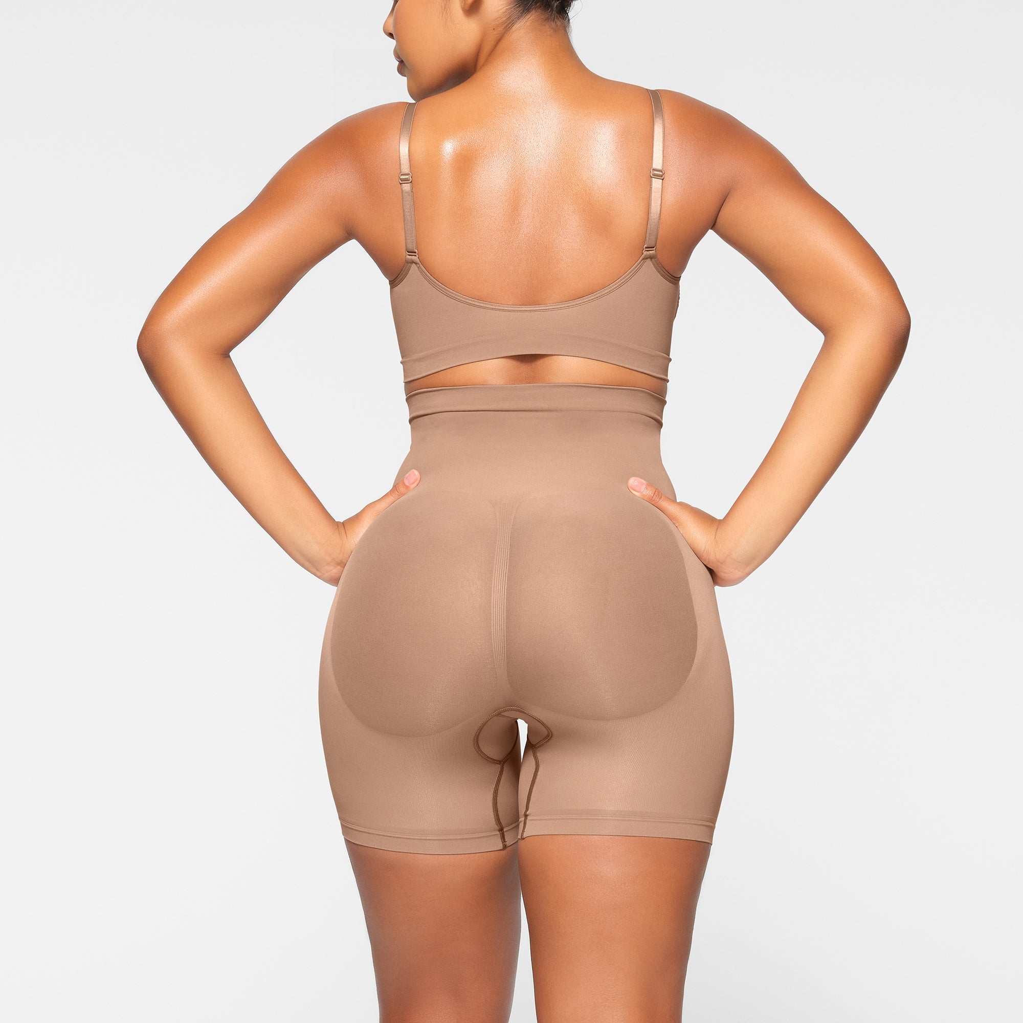 SKIMS SEAMLESS SCULPT MID THIGH SHORT | SIENNA - Sneaker Türkiye