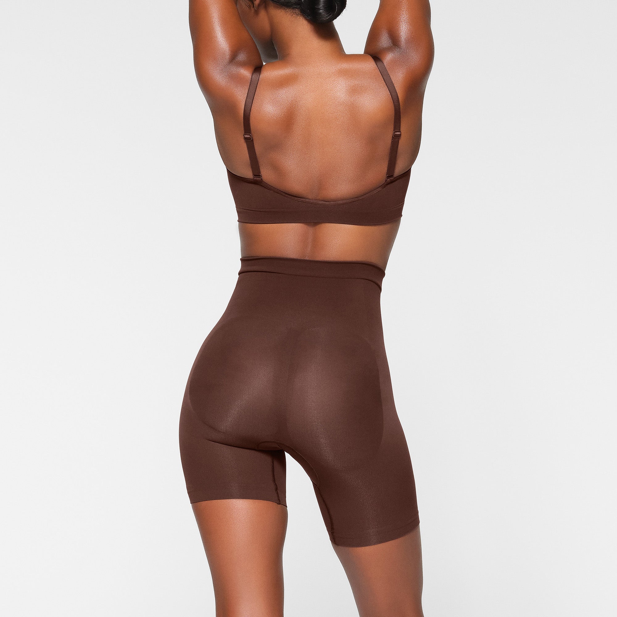 SKIMS SEAMLESS SCULPT MID THIGH SHORT | COCOA - Sneaker Türkiye
