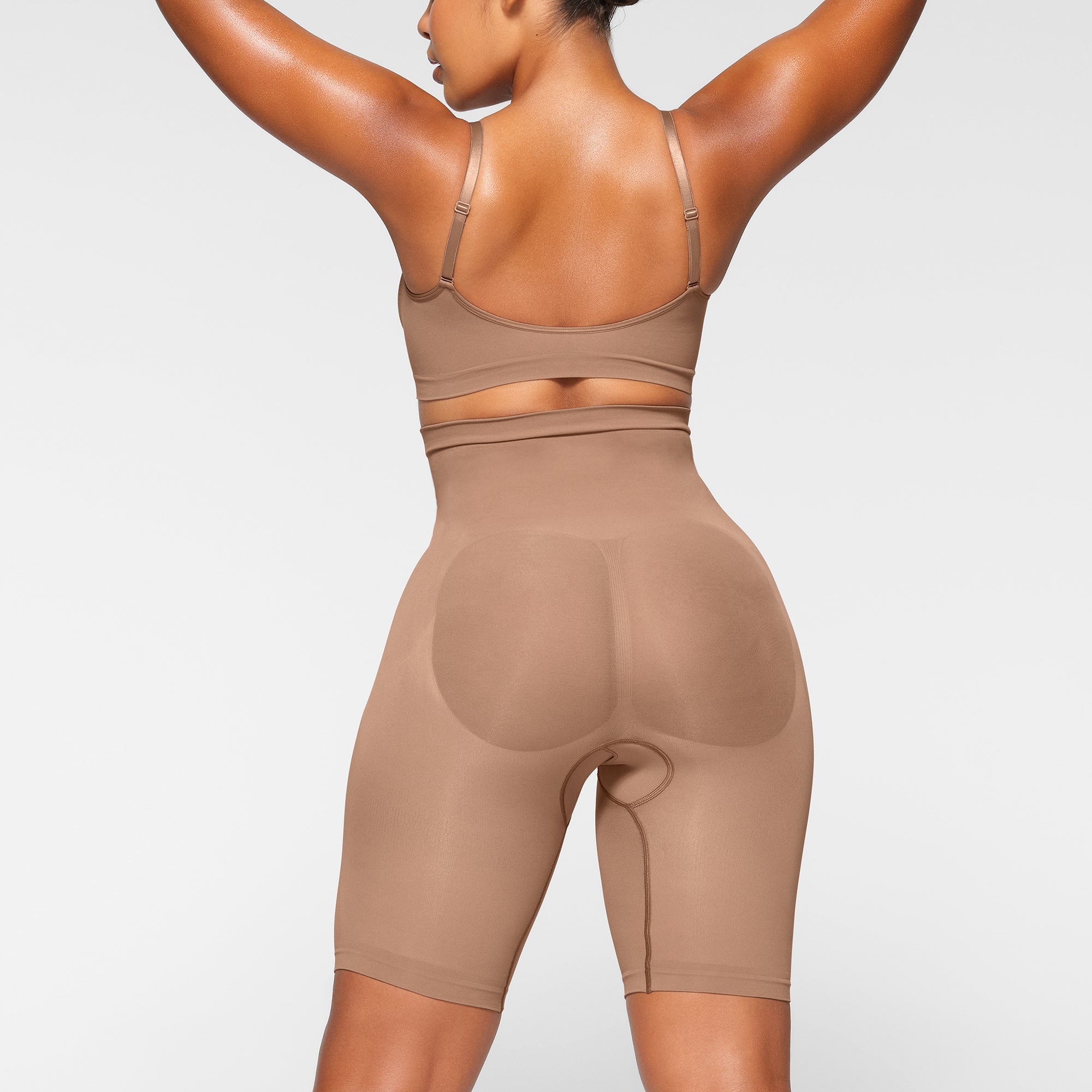 SKIMS SEAMLESS SCULPT HIGH-WAISTED ABOVE THE KNEE SHORT | SIENNA - Sneaker Türkiye