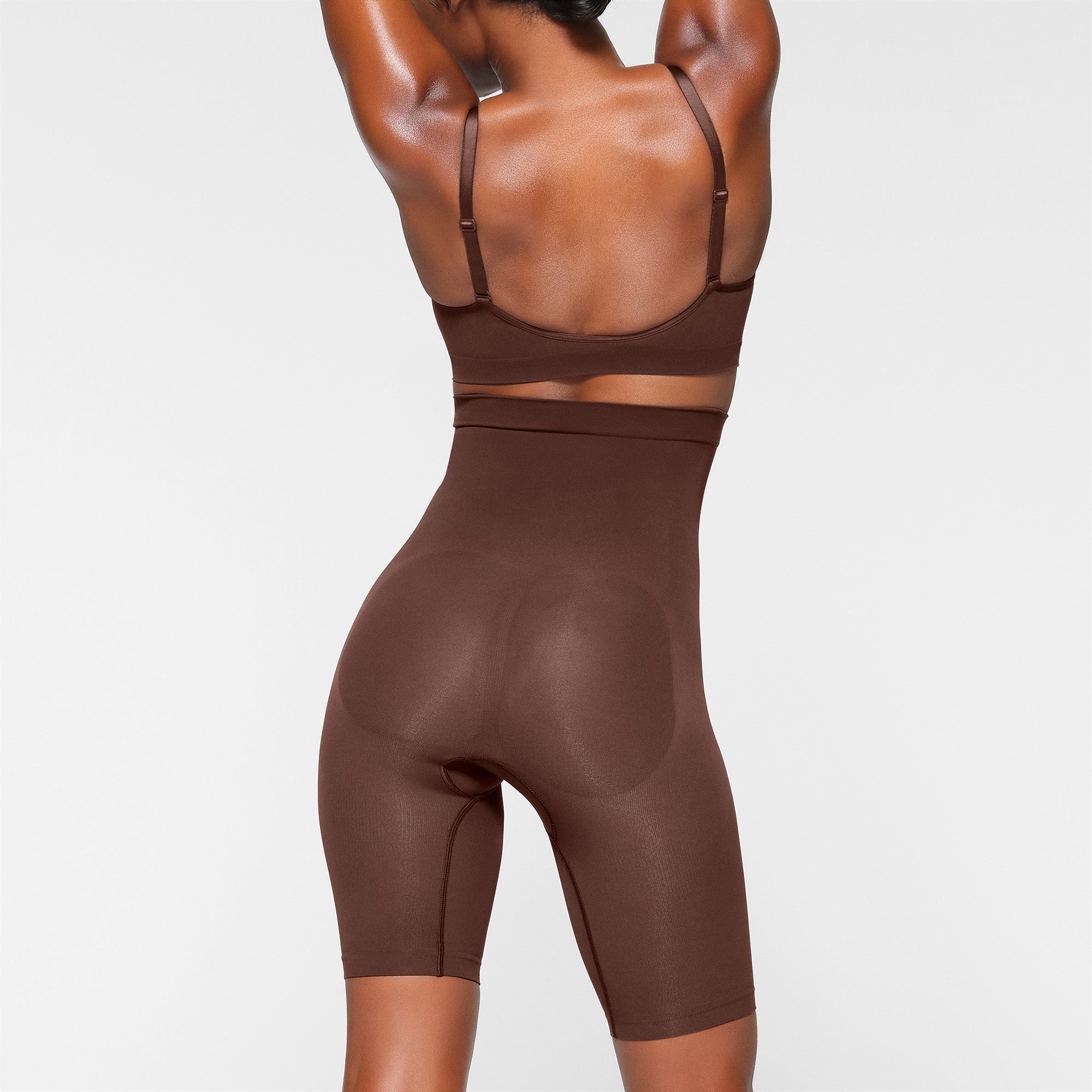 SKIMS SEAMLESS SCULPT HIGH-WAISTED ABOVE THE KNEE SHORT | COCOA - Sneaker Türkiye