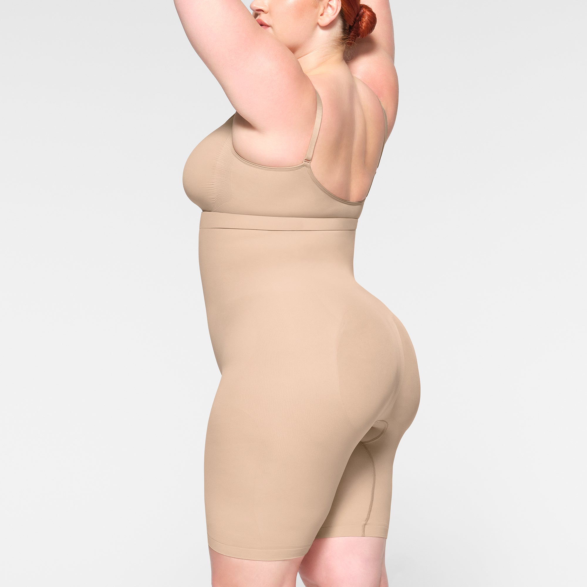 SKIMS SEAMLESS SCULPT HIGH-WAISTED ABOVE THE KNEE SHORT | MICA - Sneaker Türkiye