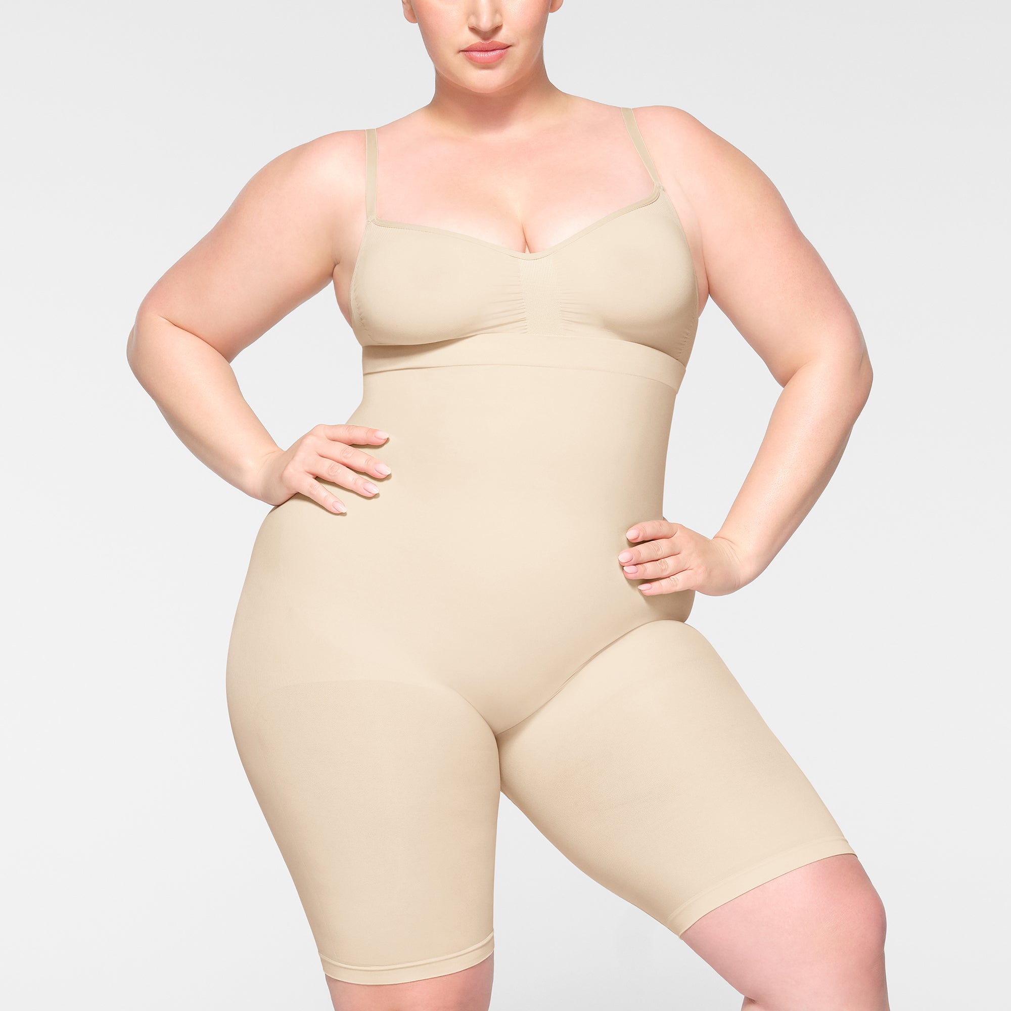 SKIMS SEAMLESS SCULPT HIGH-WAISTED ABOVE THE KNEE SHORT | SAND - Sneaker Türkiye