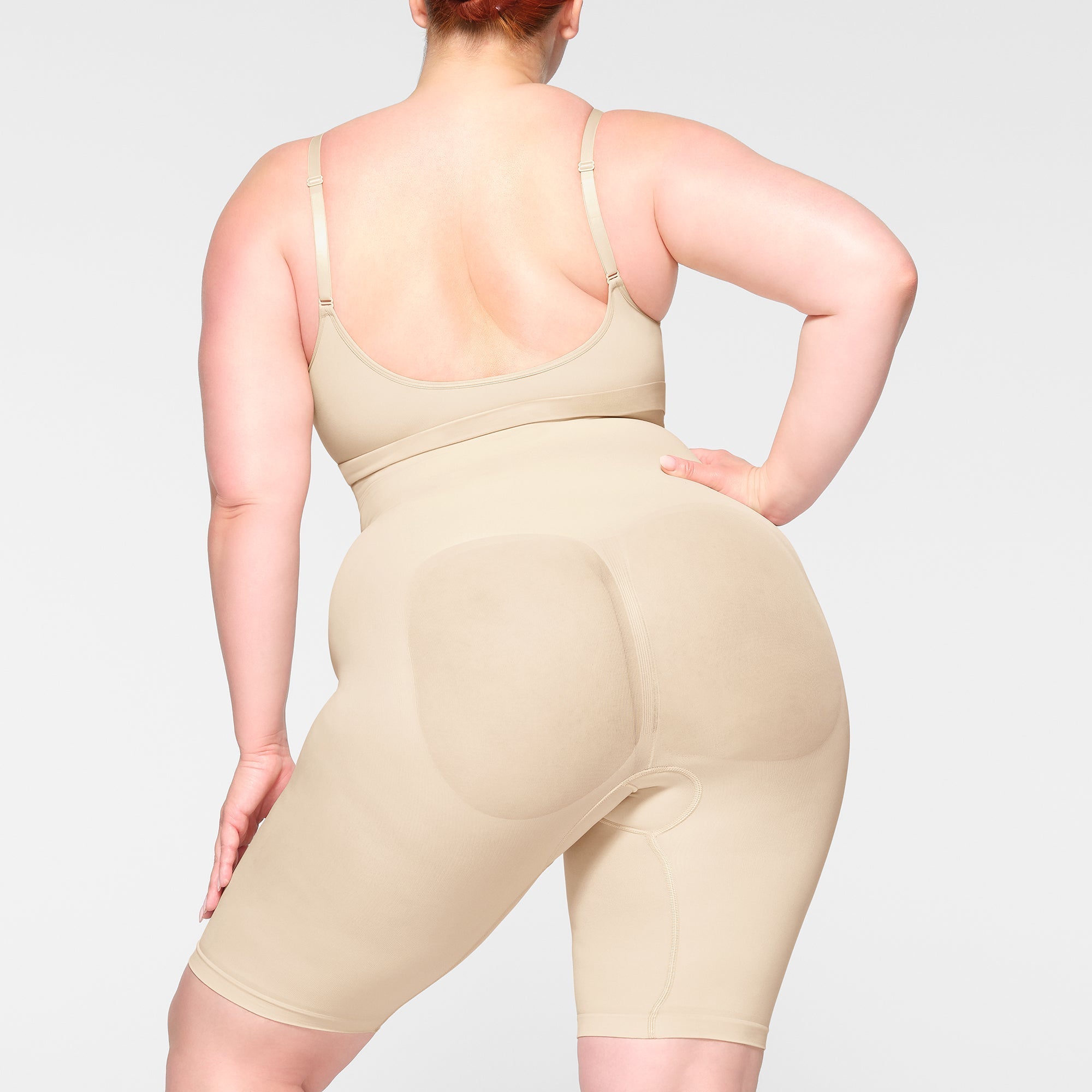 SKIMS SEAMLESS SCULPT HIGH-WAISTED ABOVE THE KNEE SHORT | SAND - Sneaker Türkiye