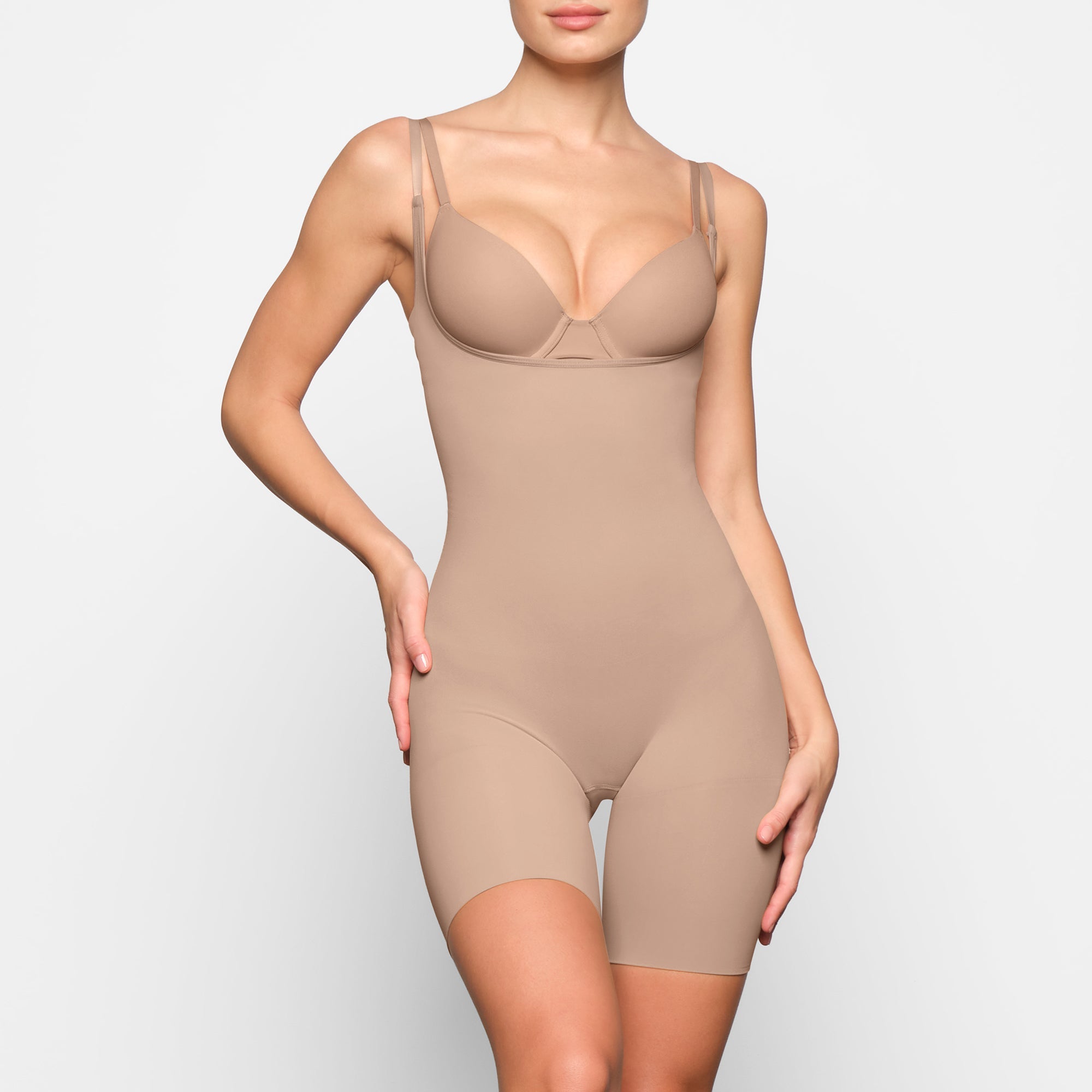 SKIMS SEAMLESS SCULPT BUTT LIFTING OPEN BUST BODYSUIT | CLAY - Sneaker Türkiye
