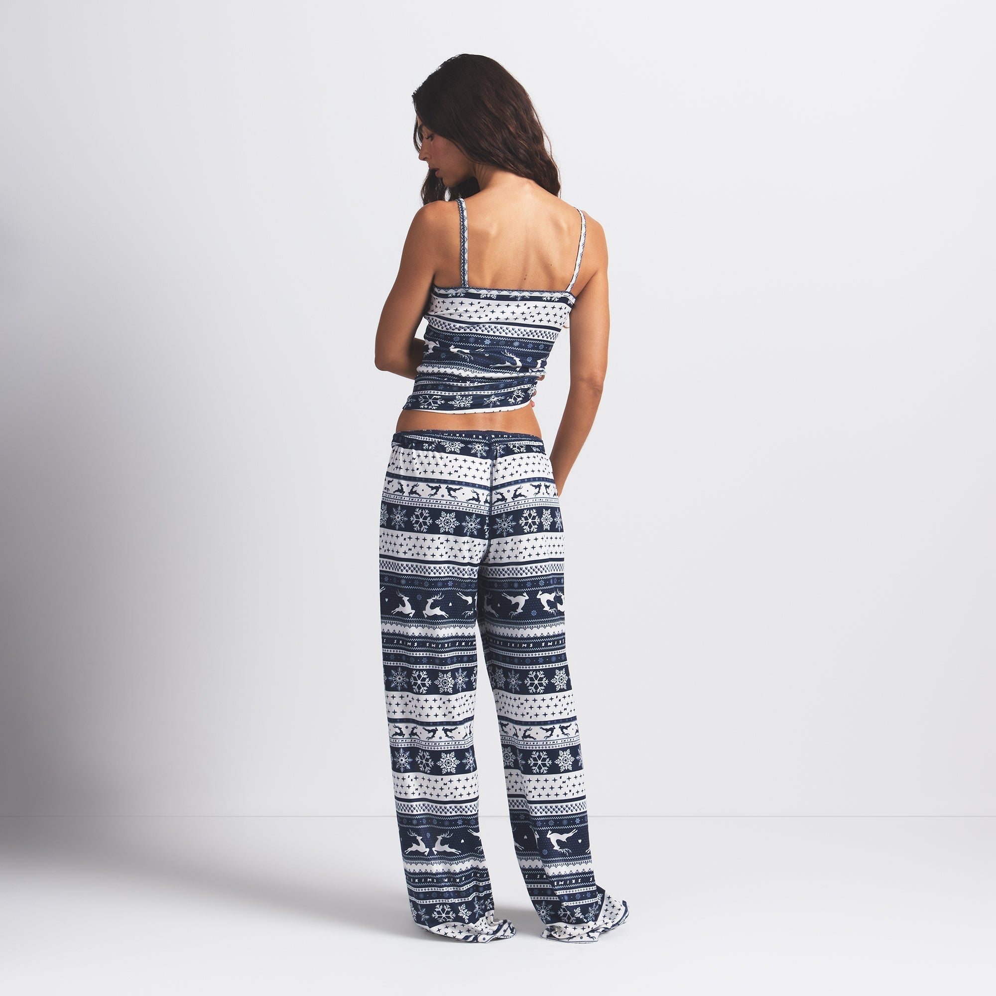 SKIMS LOGO PLUSH POINTELLE CAMI | NAVY DEER FAIR ISLE - Sneaker Türkiye