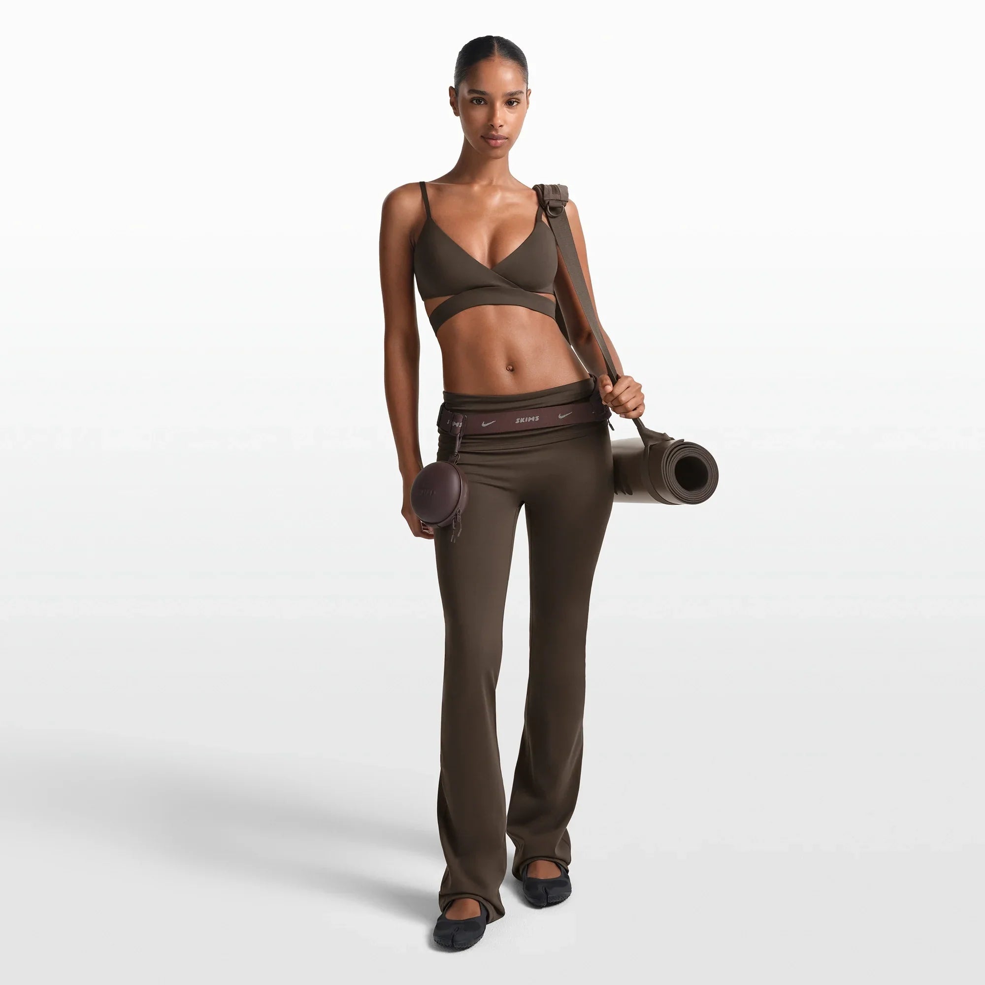 NikeSKIMS MATTE WRAP FRONT BRA | DARK SEPIA - Sneaker Türkiye
