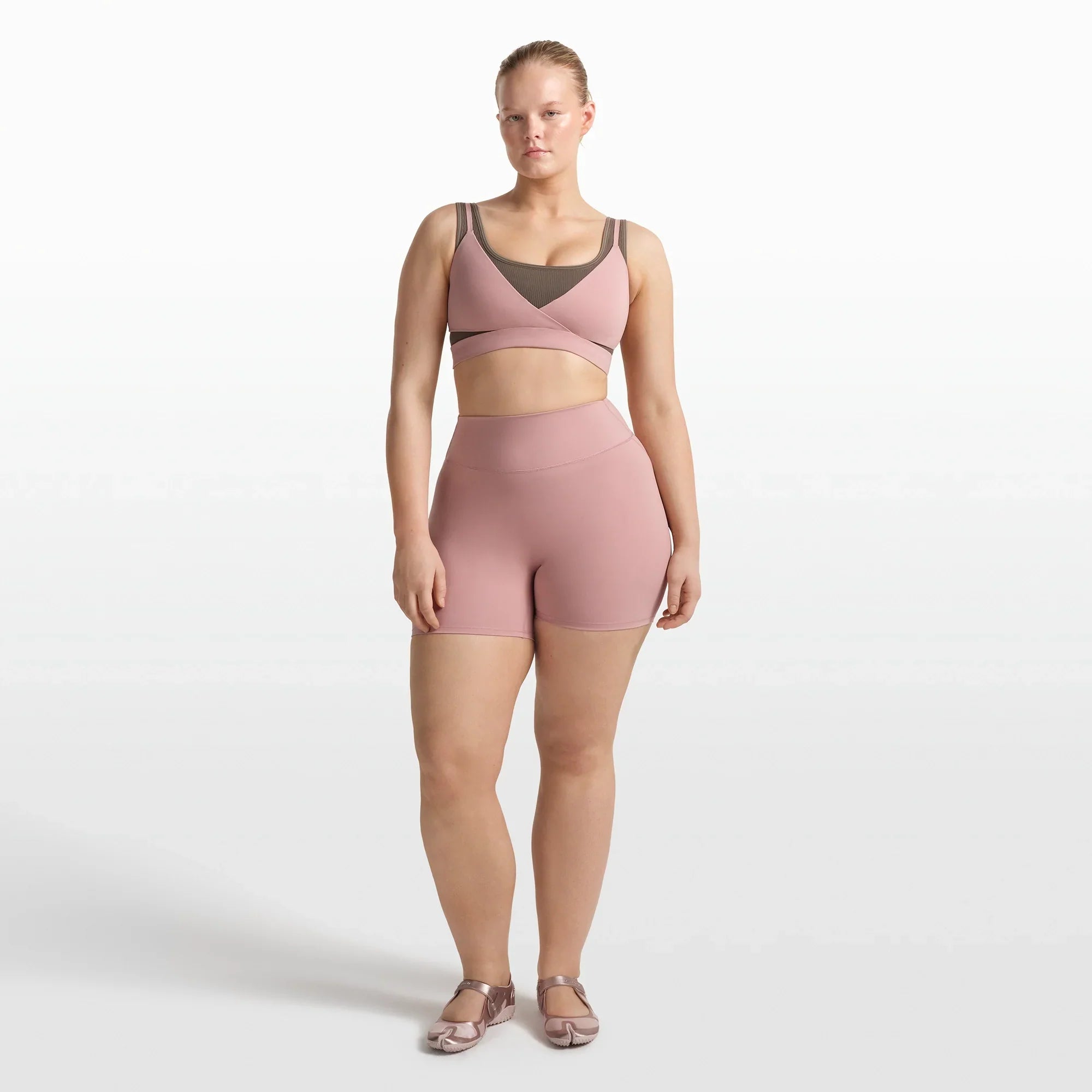 NikeSKIMS MATTE WRAP FRONT BRA | HIMALAYAN - Sneaker Türkiye