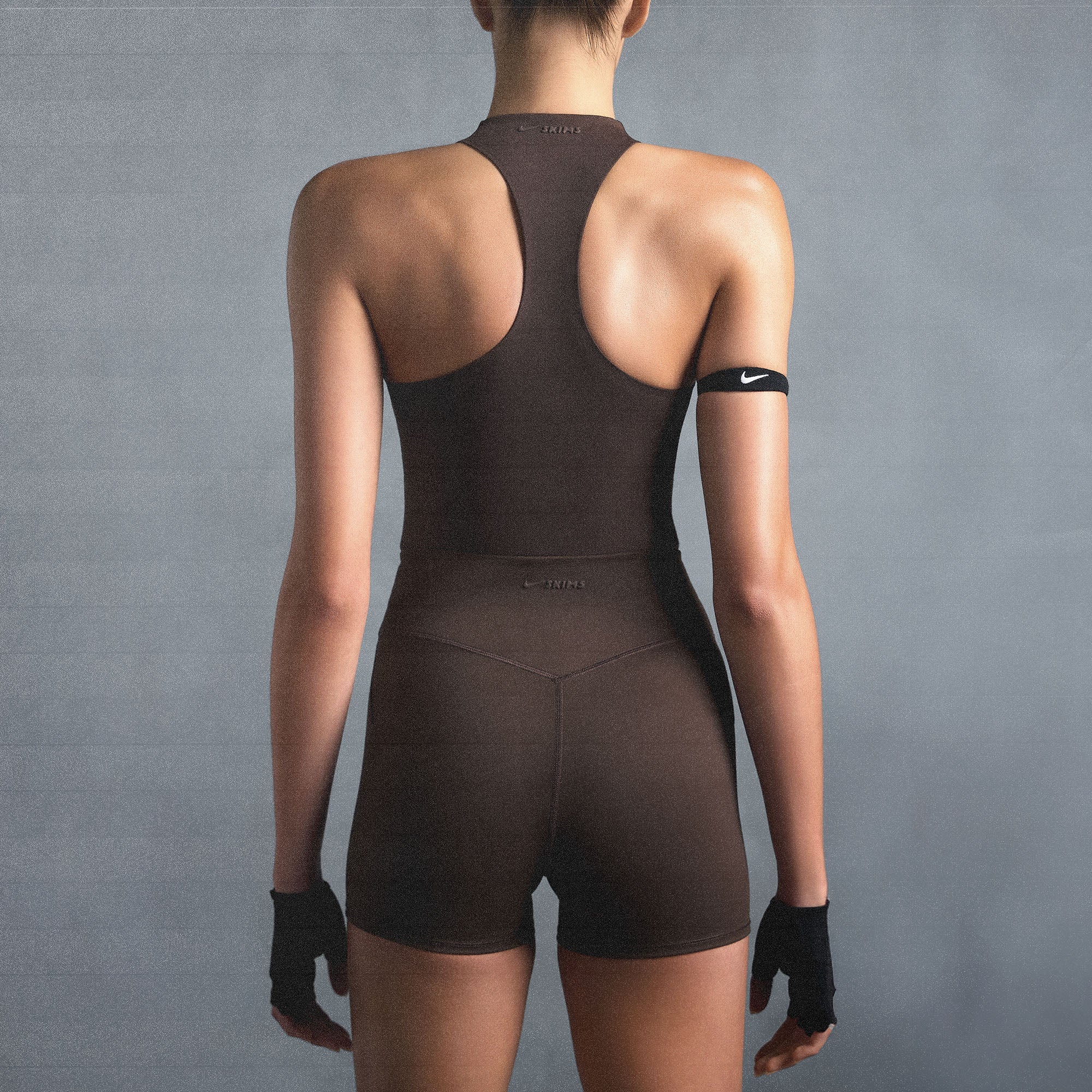 NikeSKIMS MATTE MOCK NECK RACER TANK | DARK SEPIA - Sneaker Türkiye