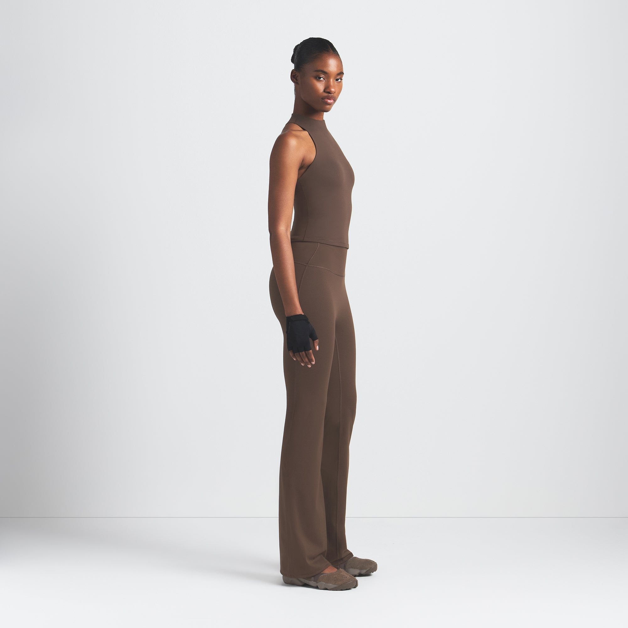 NikeSKIMS MATTE MOCK NECK RACER TANK | DARK SEPIA - Sneaker Türkiye