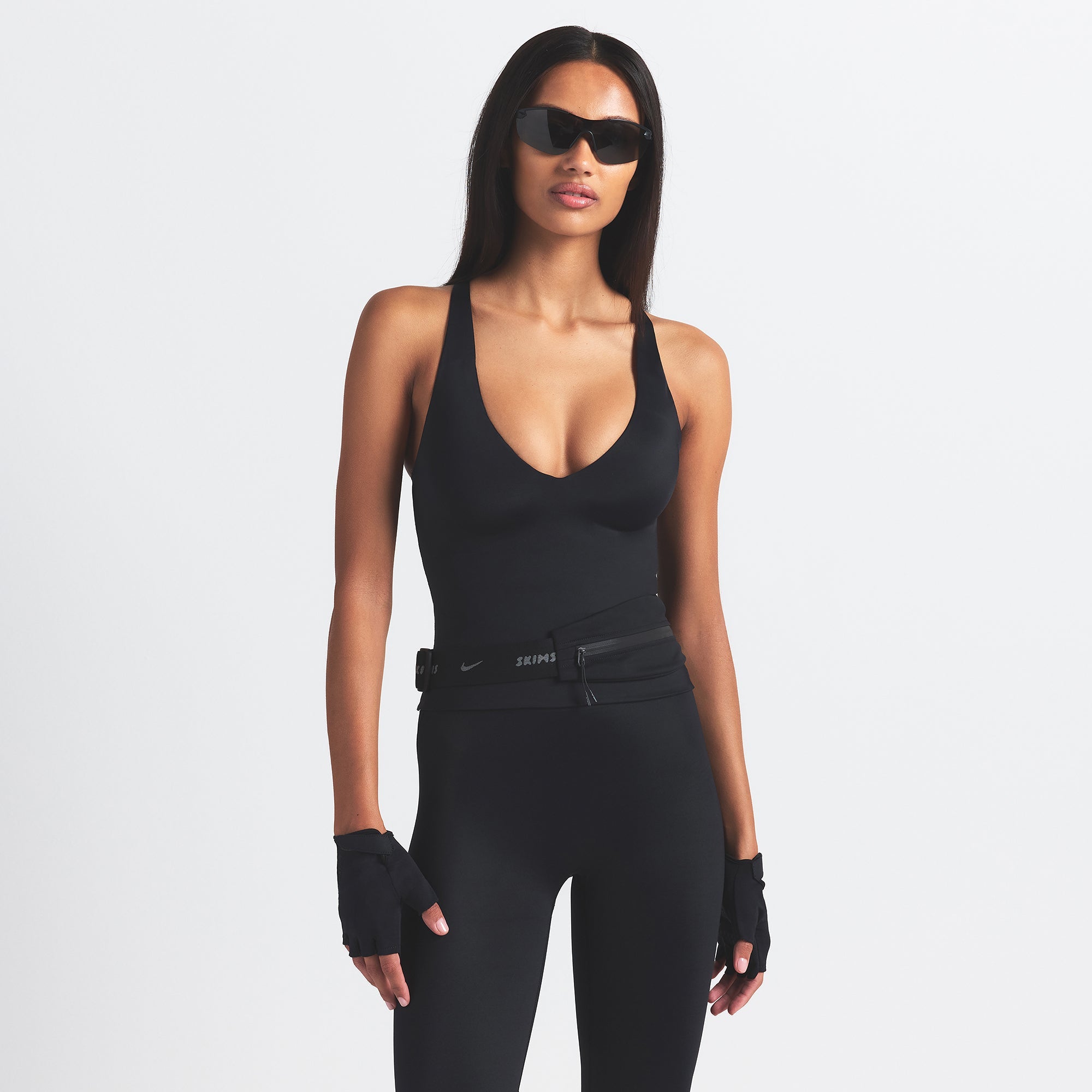 NikeSKIMS SHINE V-NECK TANK | OBSIDIAN - Sneaker Türkiye