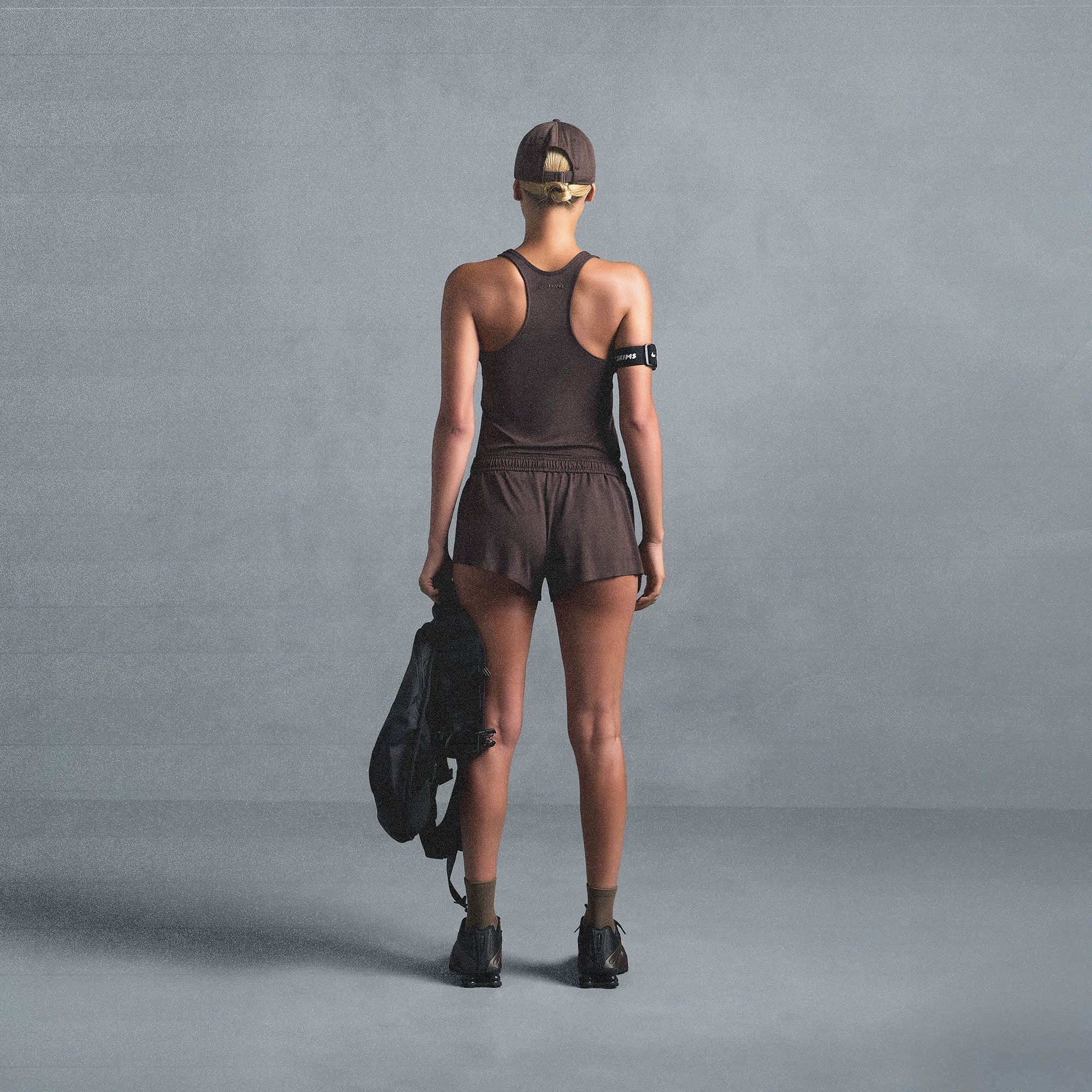 NikeSKIMS AIRY RACER BACK TANK | DARK SEPIA - Sneaker Türkiye