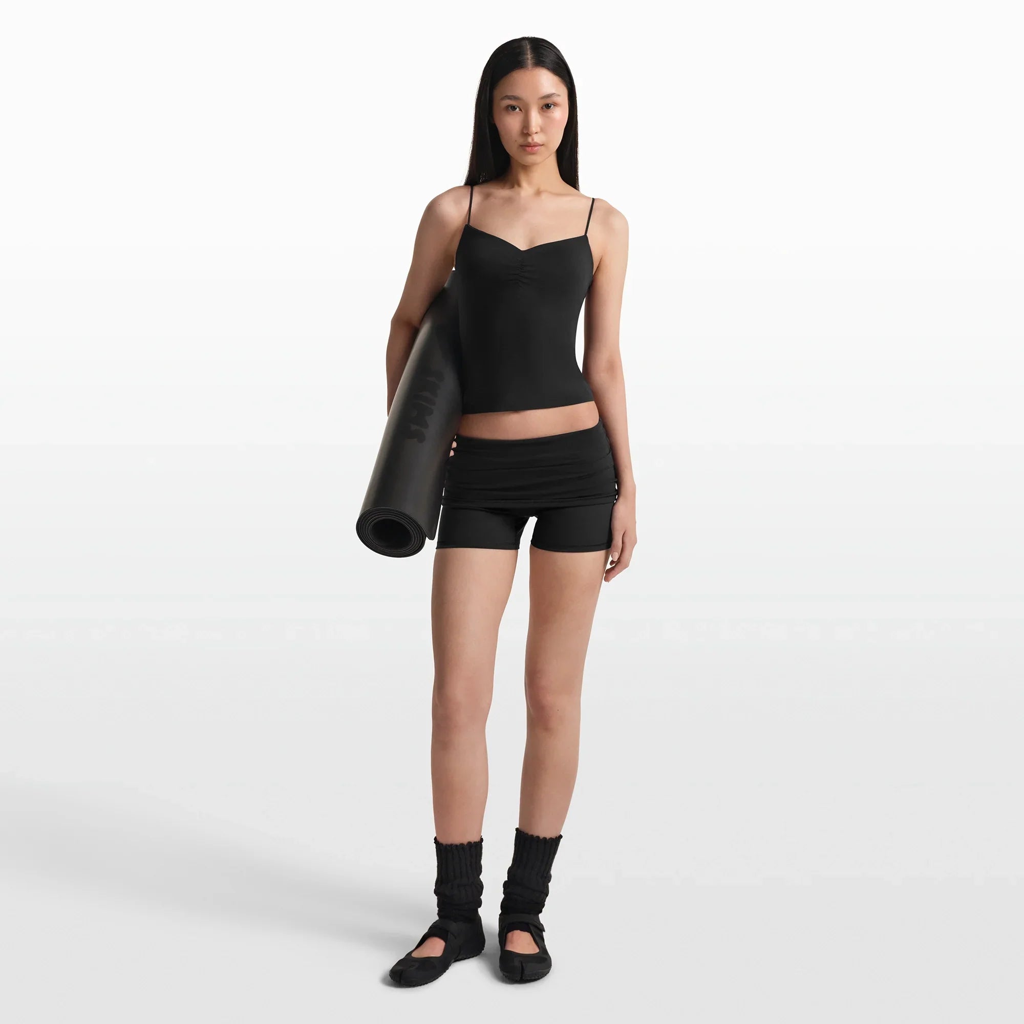 NikeSKIMS MATTE SHIRRED FRONT TANK | OBSIDIAN - Sneaker Türkiye