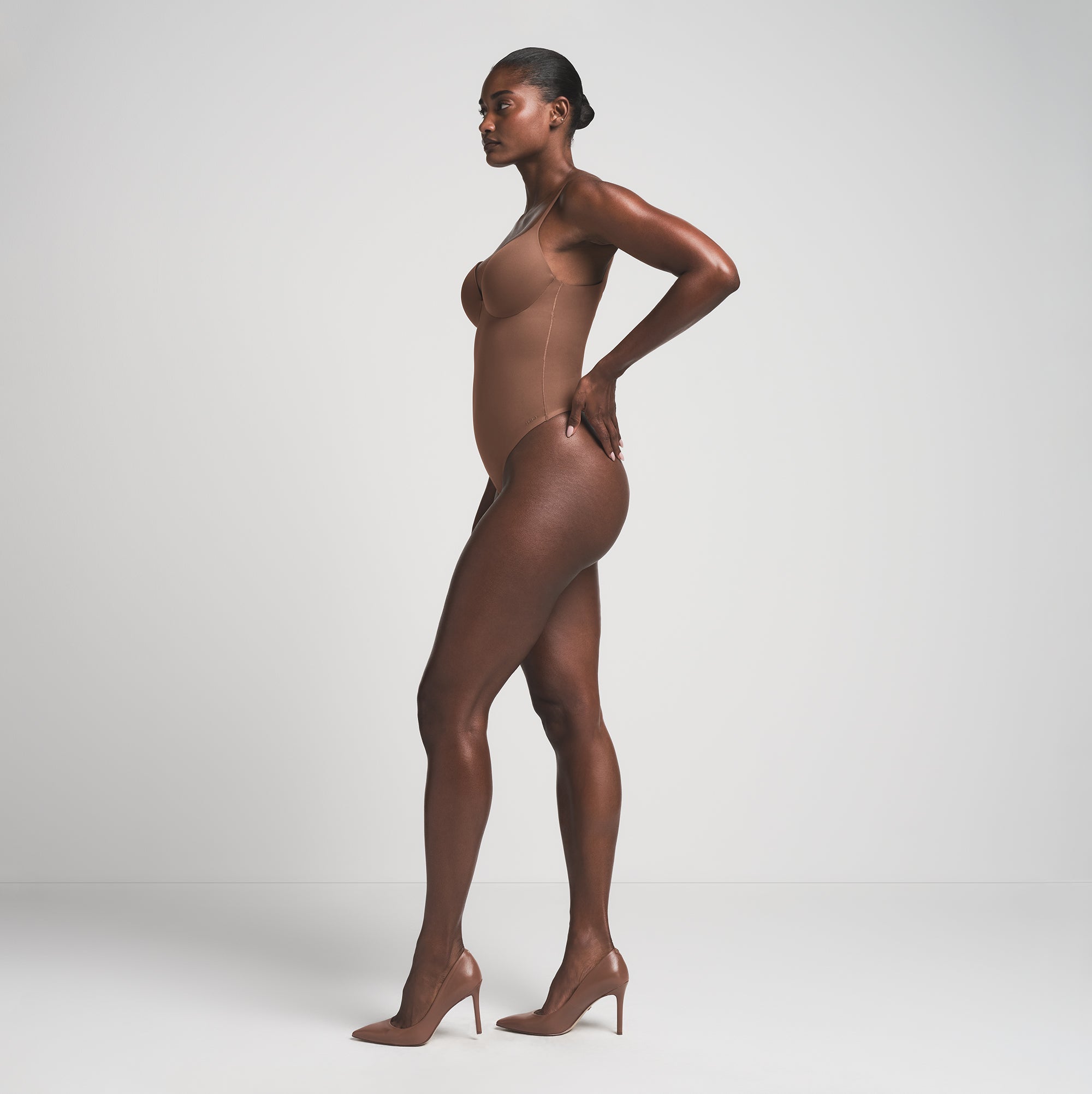 SKIMS ULTIMATE BODY PUSH-UP THONG BODYSUIT | JASPER - Sneaker Türkiye