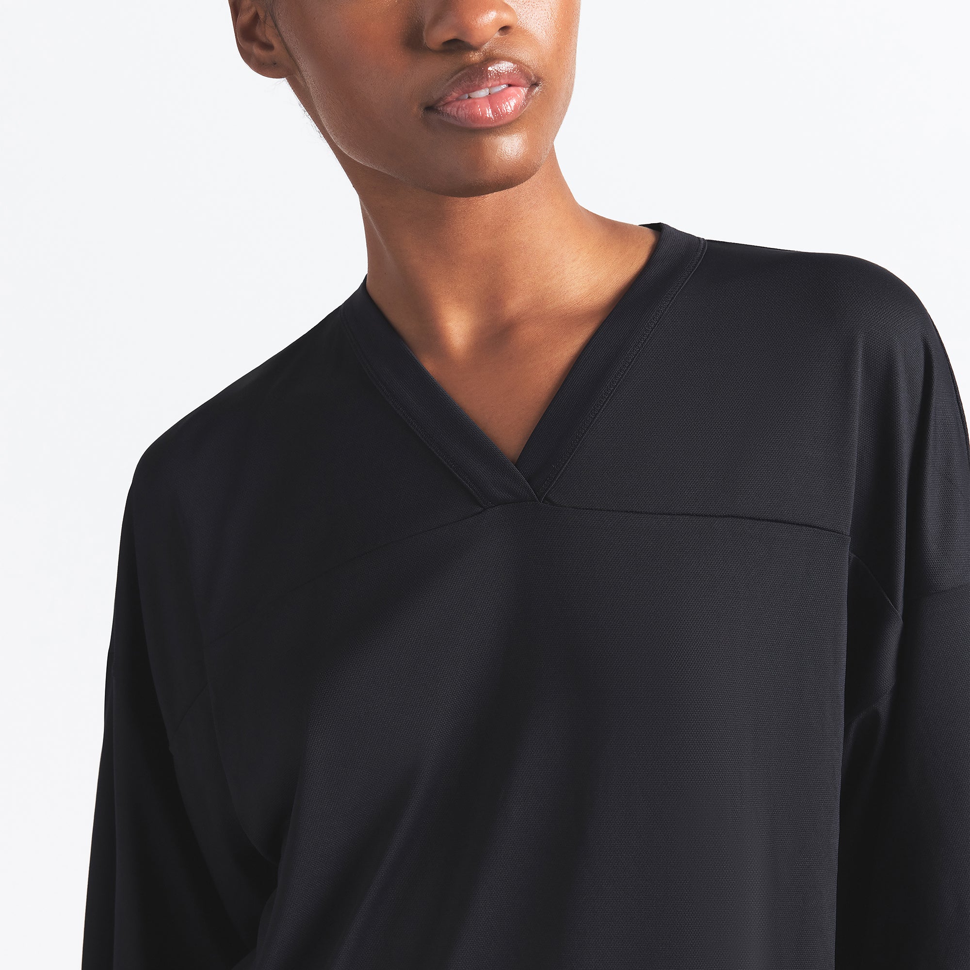 NikeSKIMS AIRY V-NECK OVERBedenD TOP | OBSIDIAN - Sneaker Türkiye