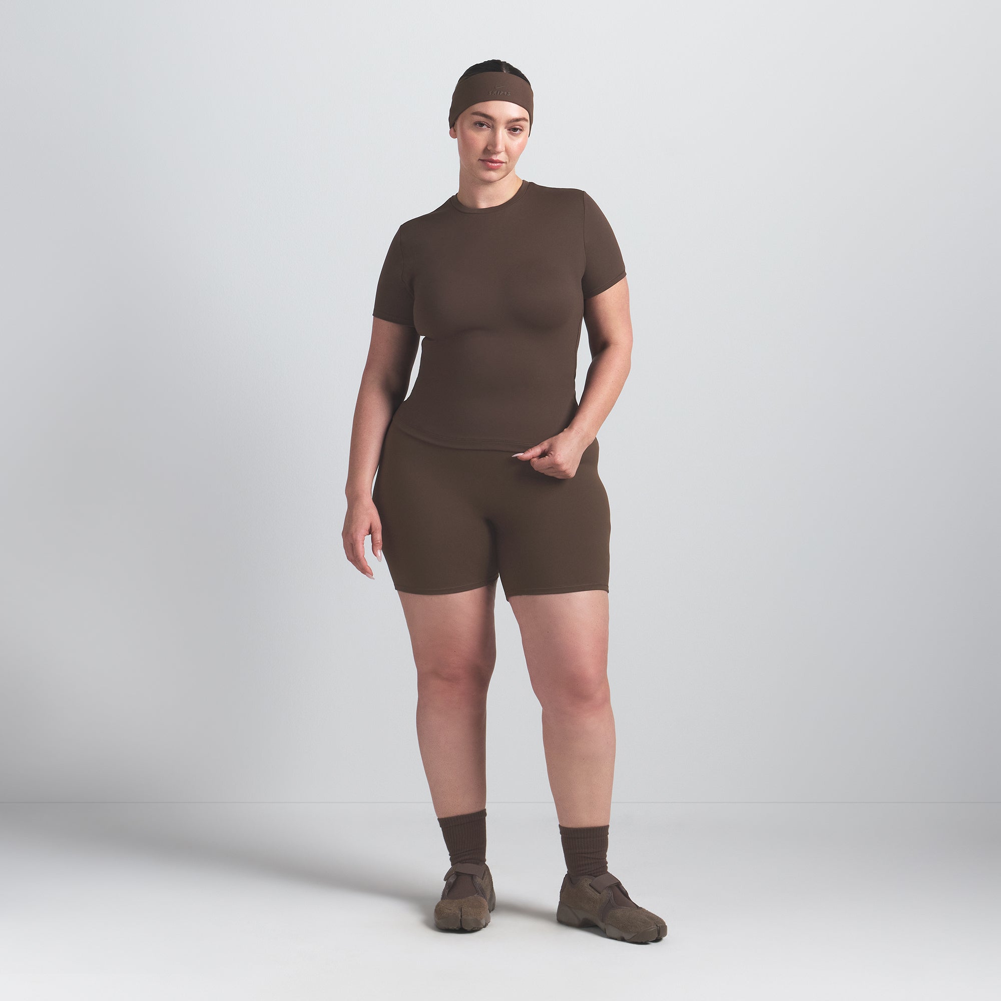 NikeSKIMS MATTE PADDED BABY TEE | DARK SEPIA - Sneaker Türkiye
