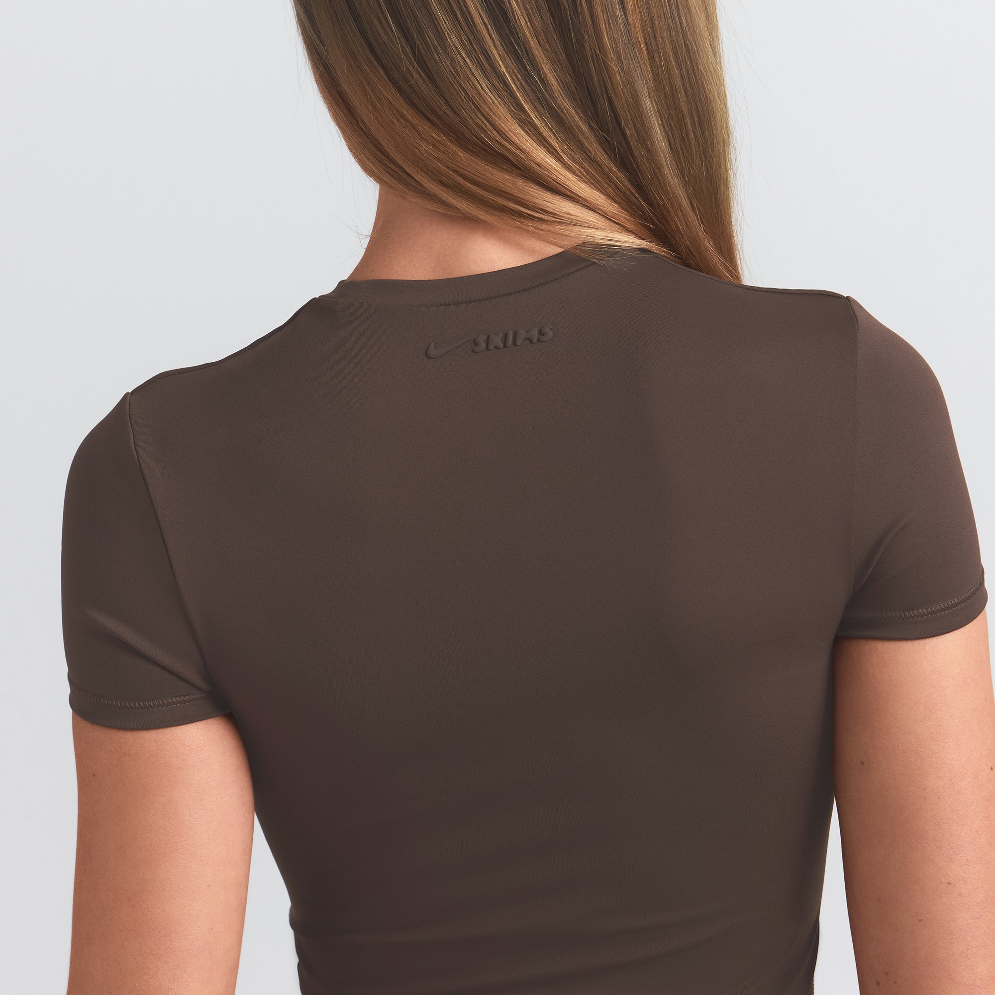 NikeSKIMS MATTE PADDED BABY TEE | DARK SEPIA - Sneaker Türkiye