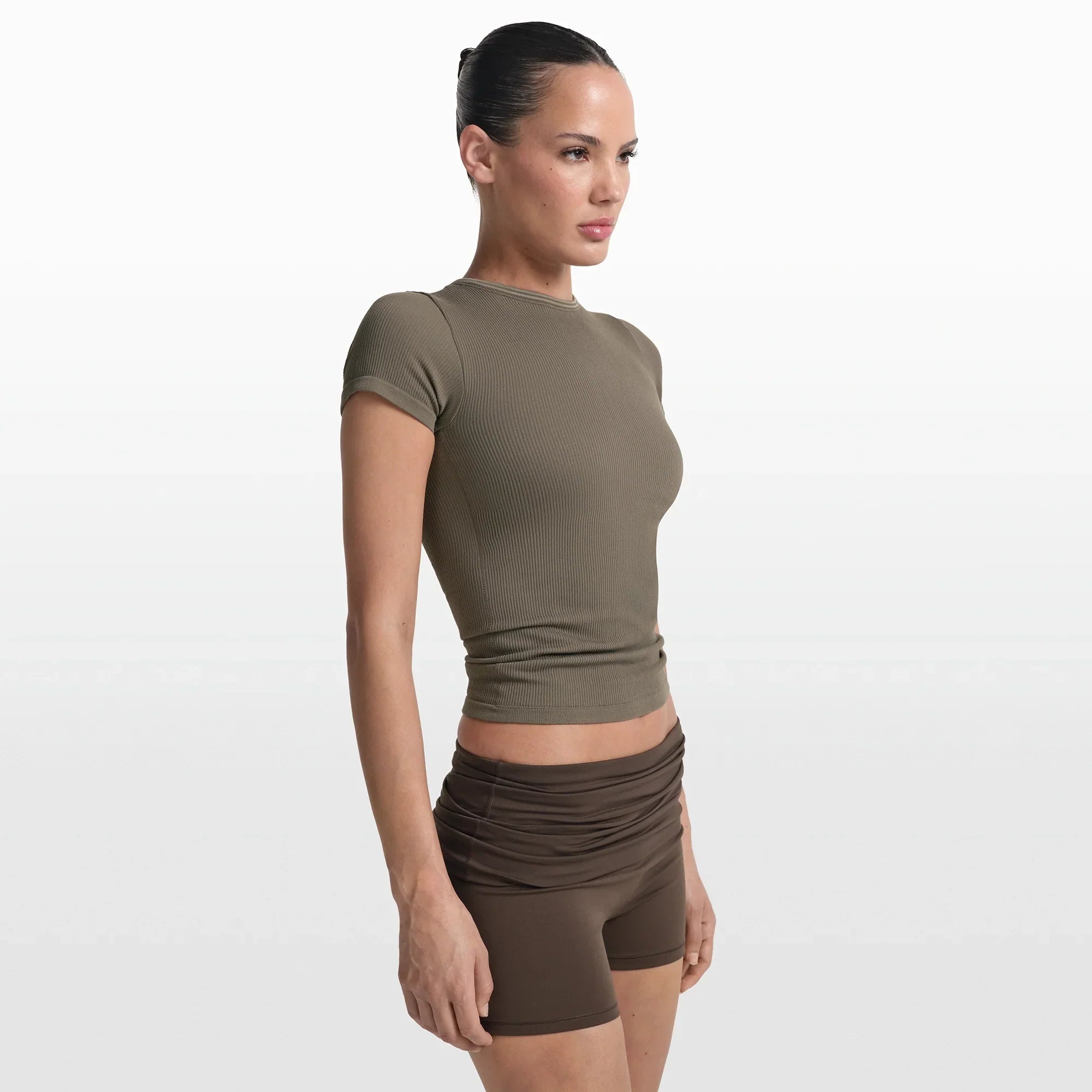 NikeSKIMS RIBBED SEAMLESS BABY TEE | DUSTY OAKMOSS - Sneaker Türkiye