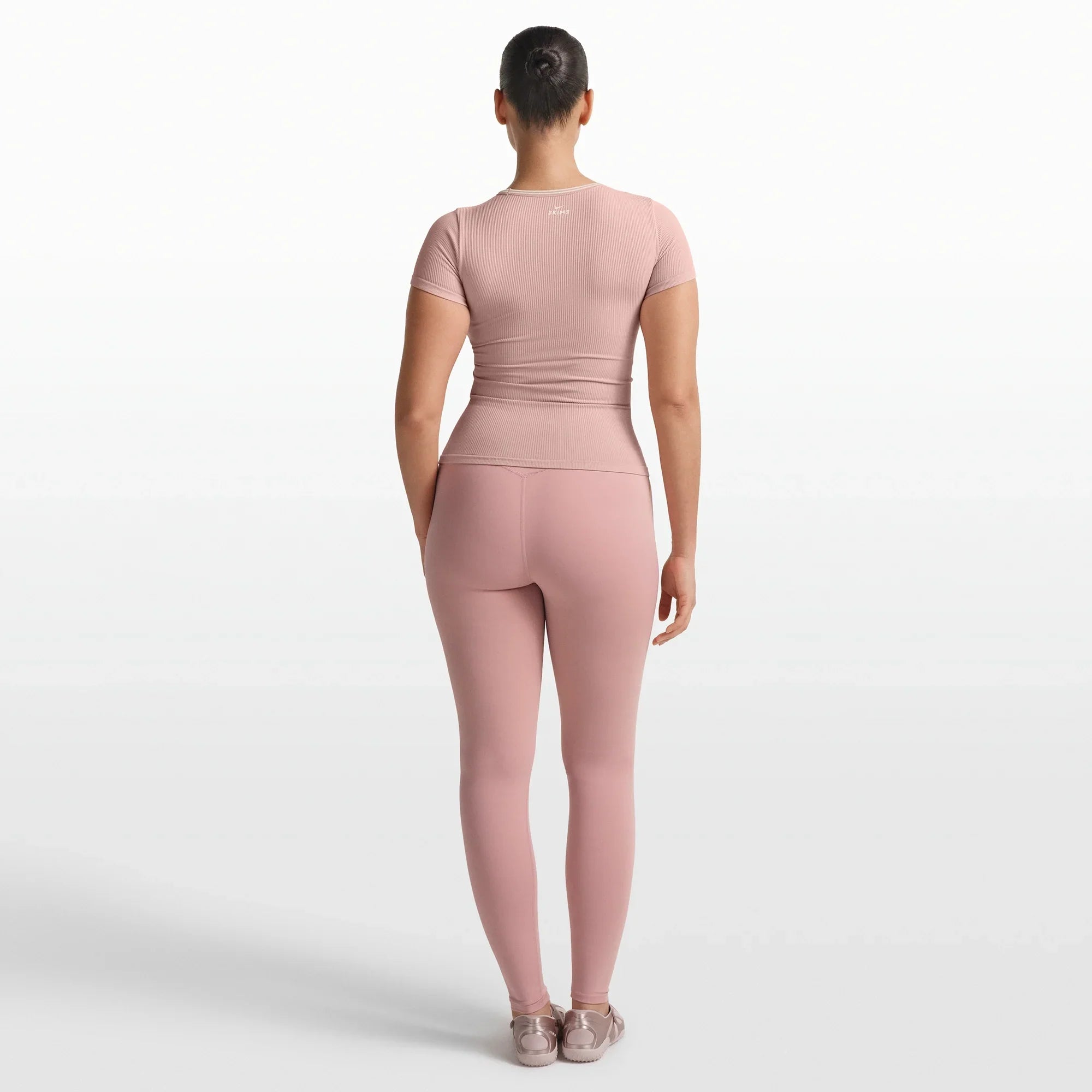 NikeSKIMS RIBBED SEAMLESS BABY TEE | HIMALAYAN - Sneaker Türkiye