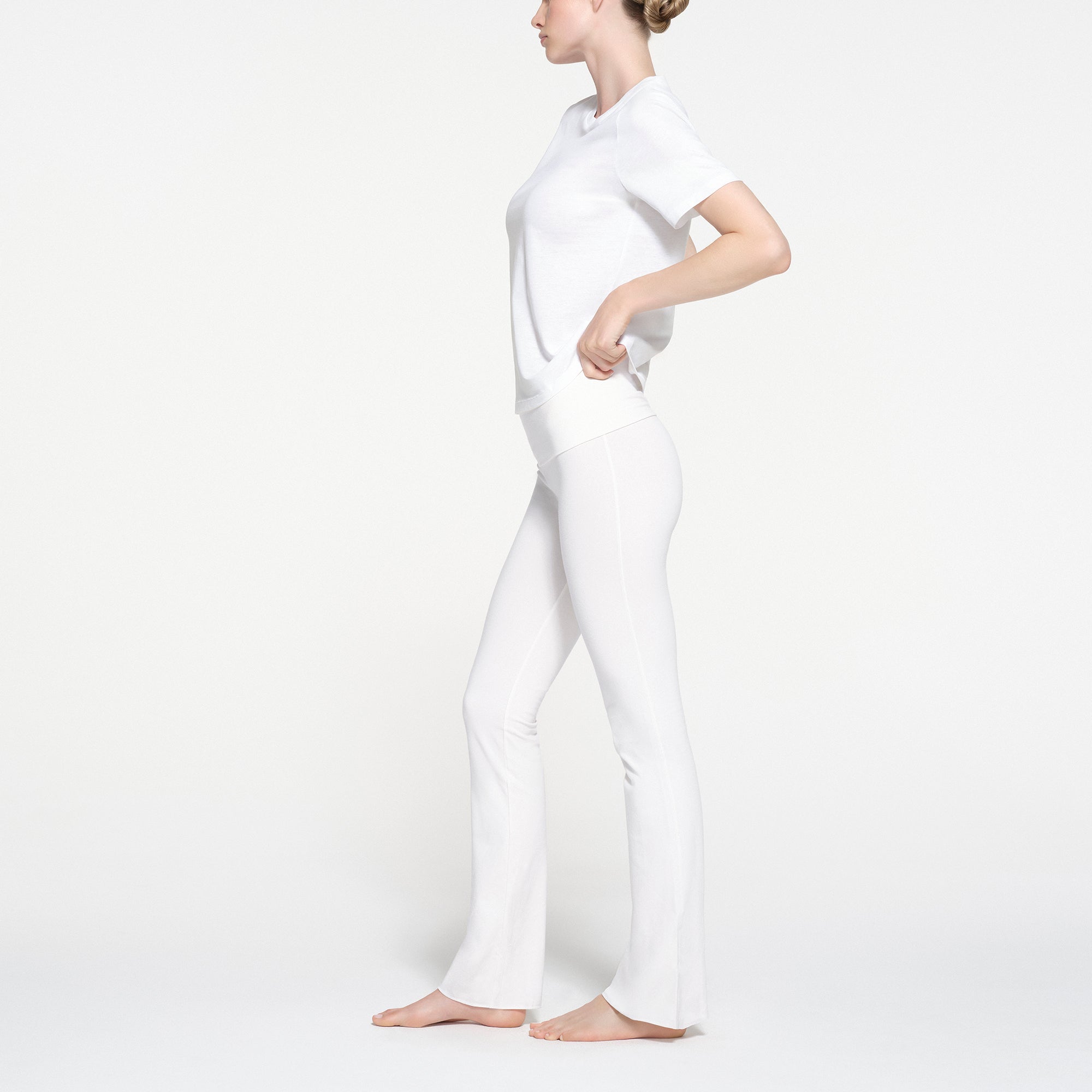 SKIMS RELAXED TEES T-SHIRT | SNOW - Sneaker Türkiye