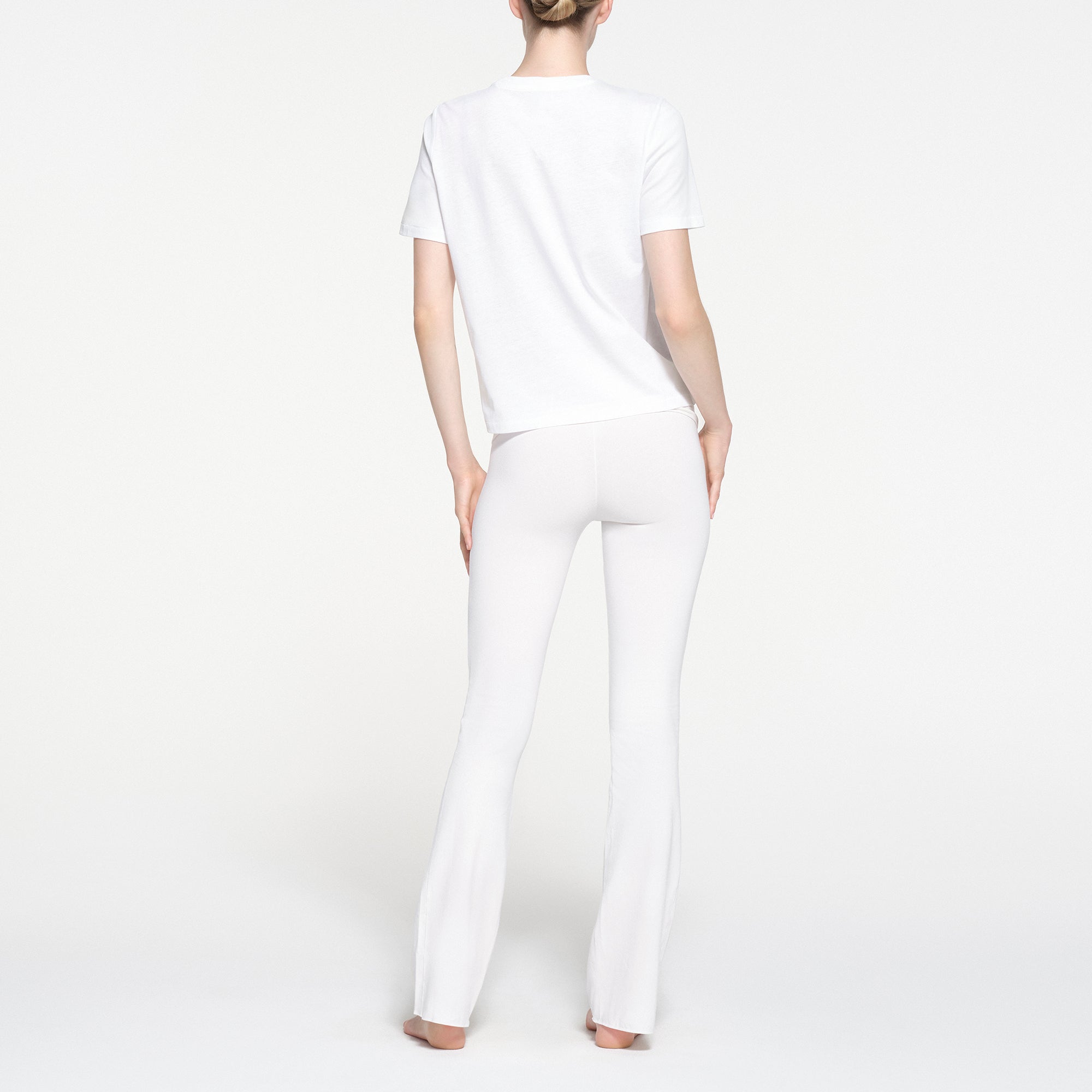 SKIMS RELAXED TEES T-SHIRT | SNOW - Sneaker Türkiye