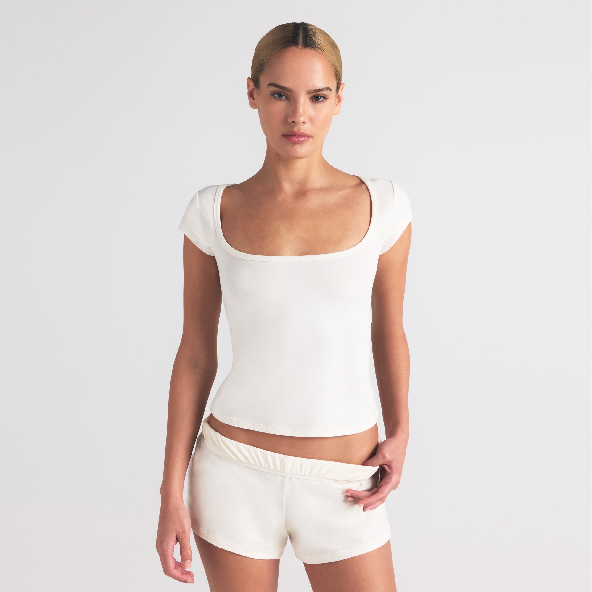 SKIMS COTTON JERSEY SCOOP NECK T-SHIRT | MARBLE - Sneaker Türkiye