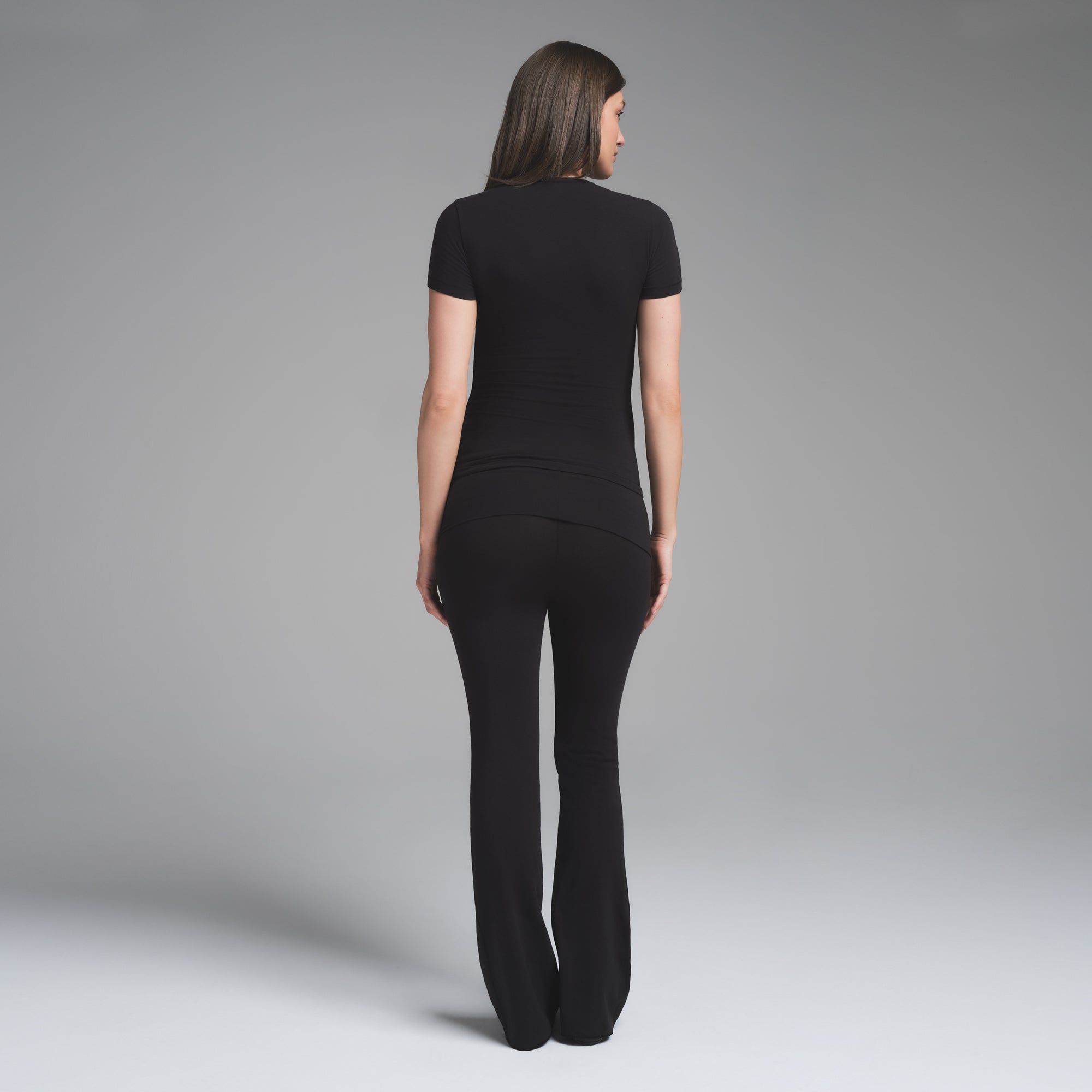 SKIMS COTTON JERSEY MATERNITY T-SHIRT | SOOT - Sneaker Türkiye