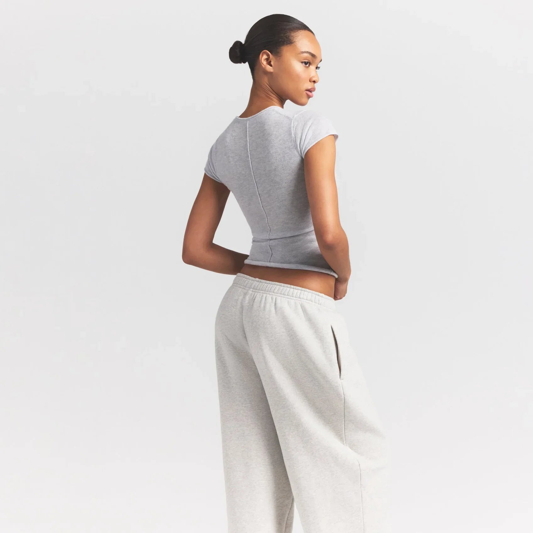 SKIMS FEATHERWEIGHT CASHMERE TEE | LIGHT HEATHER GREY - Sneaker Türkiye