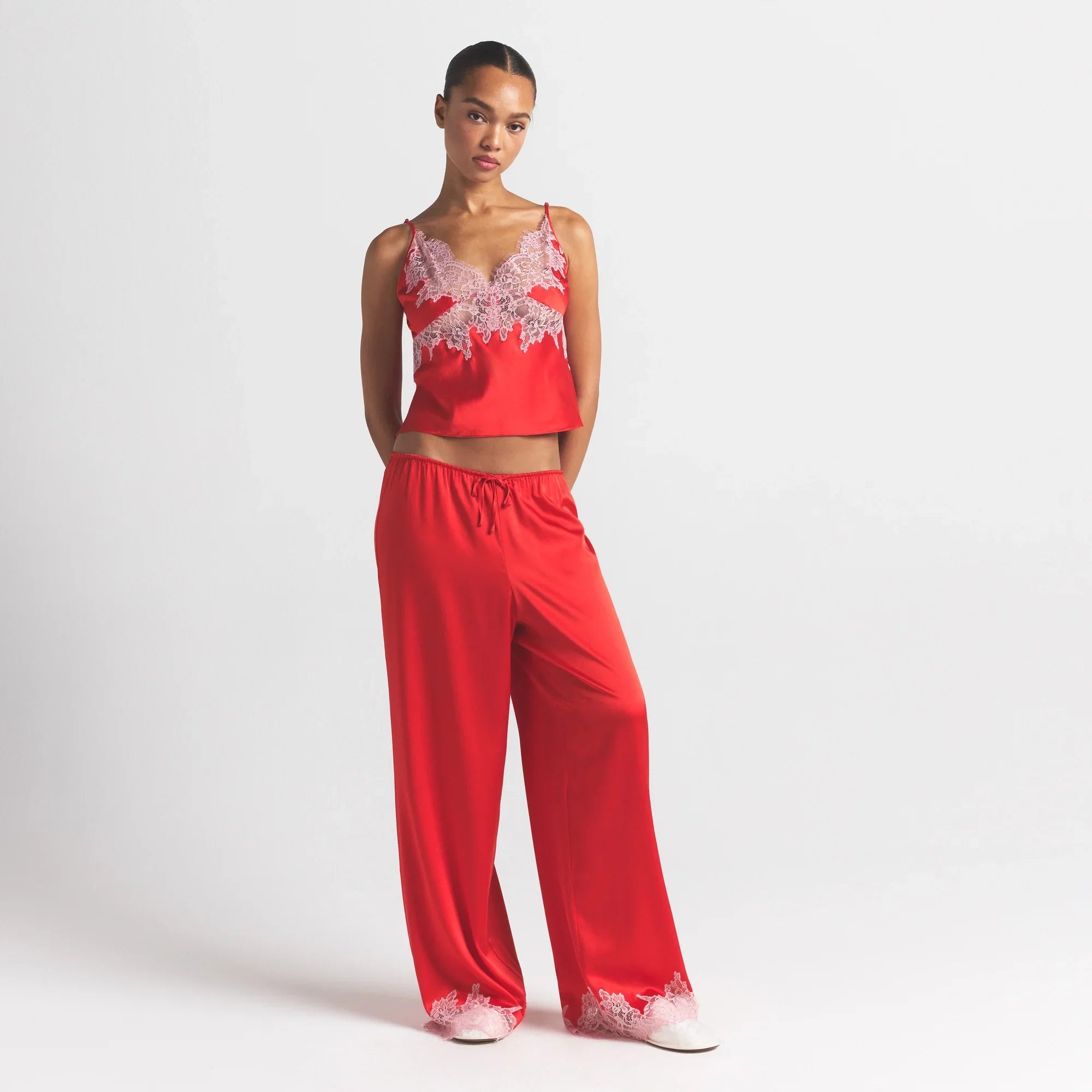 SKIMS SILK LACE CAMI | RUBY CONTRAST - Sneaker Türkiye