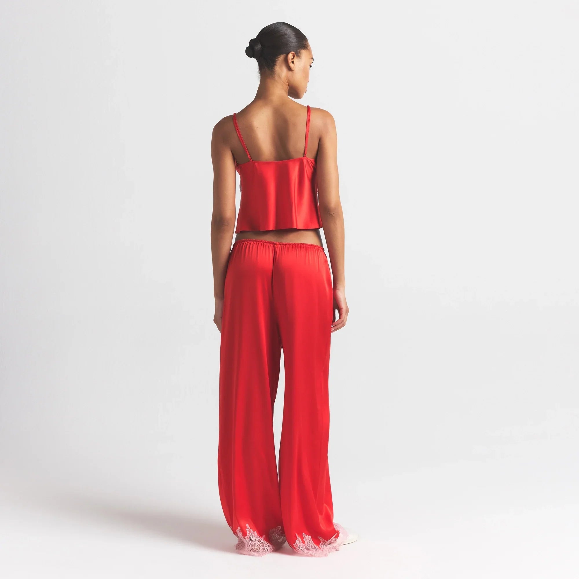 SKIMS SILK LACE CAMI | RUBY CONTRAST - Sneaker Türkiye