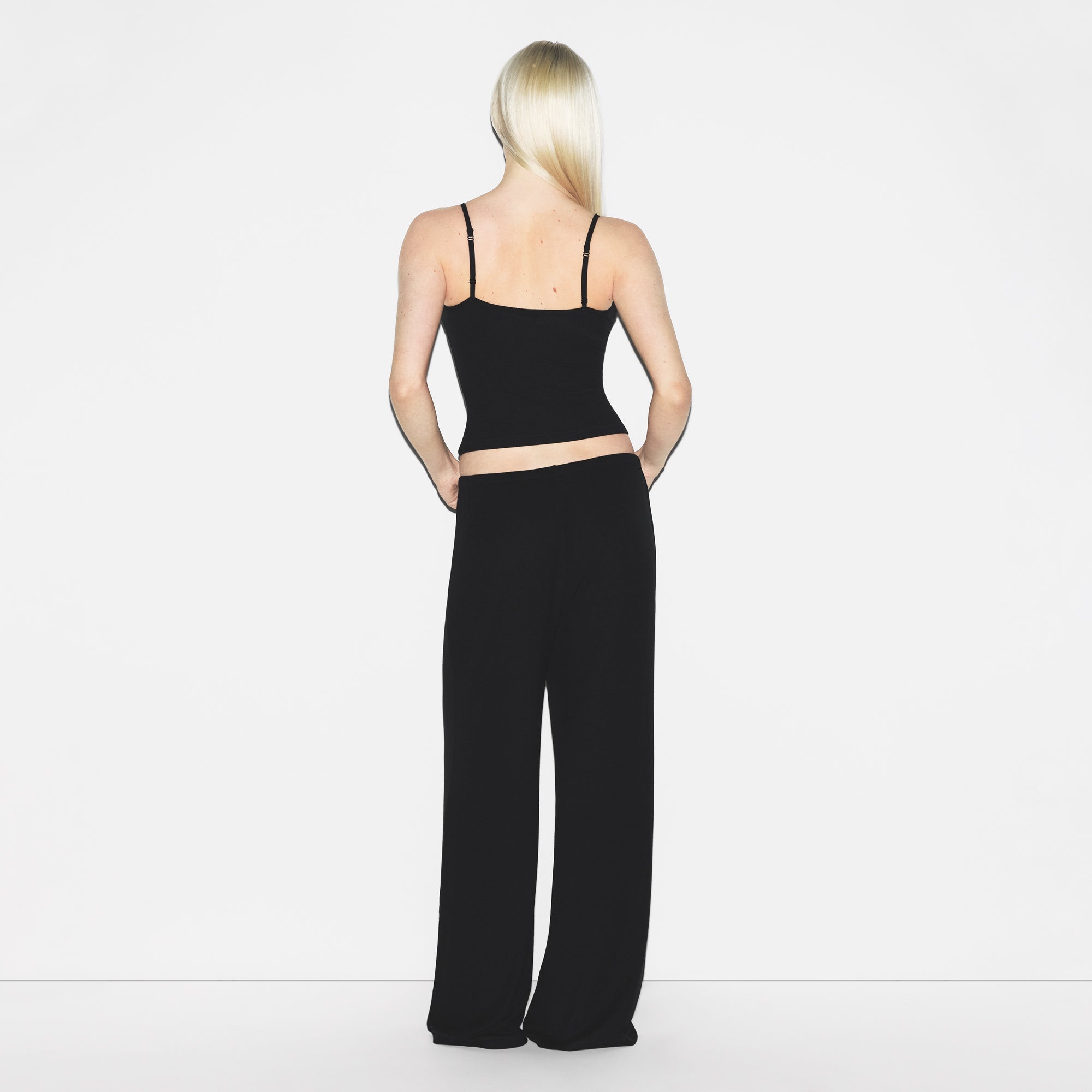 SKIMS SOFT LOUNGE TANK SLEEP SET | ONYX - Sneaker Türkiye