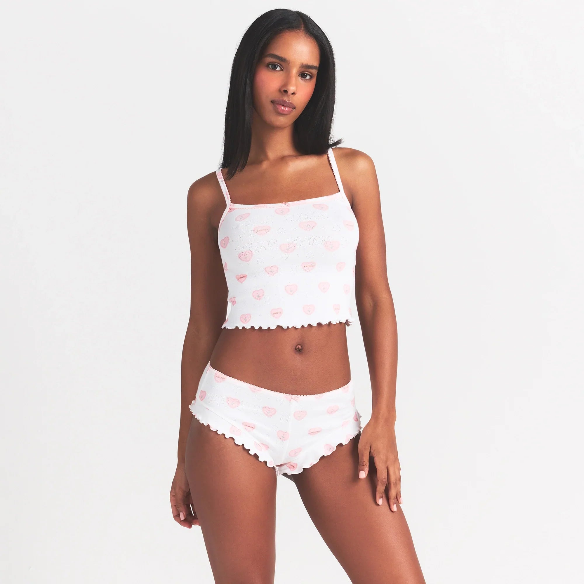 SKIMS LOGO POINTELLE CAMI SLEEP SET | SNOW LACE HEARTS - Sneaker Türkiye