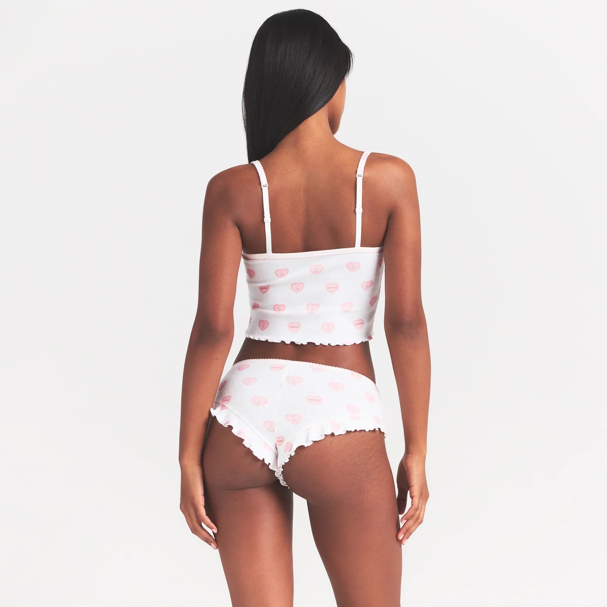 SKIMS LOGO POINTELLE CAMI SLEEP SET | SNOW LACE HEARTS - Sneaker Türkiye