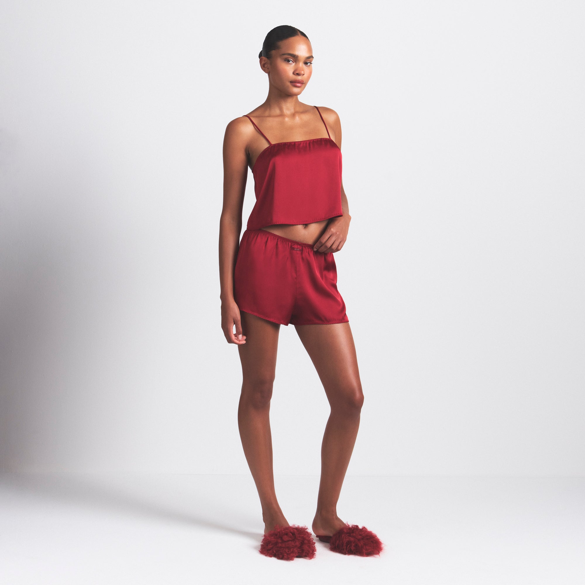 SKIMS WOVEN SHINE CAMI AND SHORT SLEEP SET | BRICK - Sneaker Türkiye