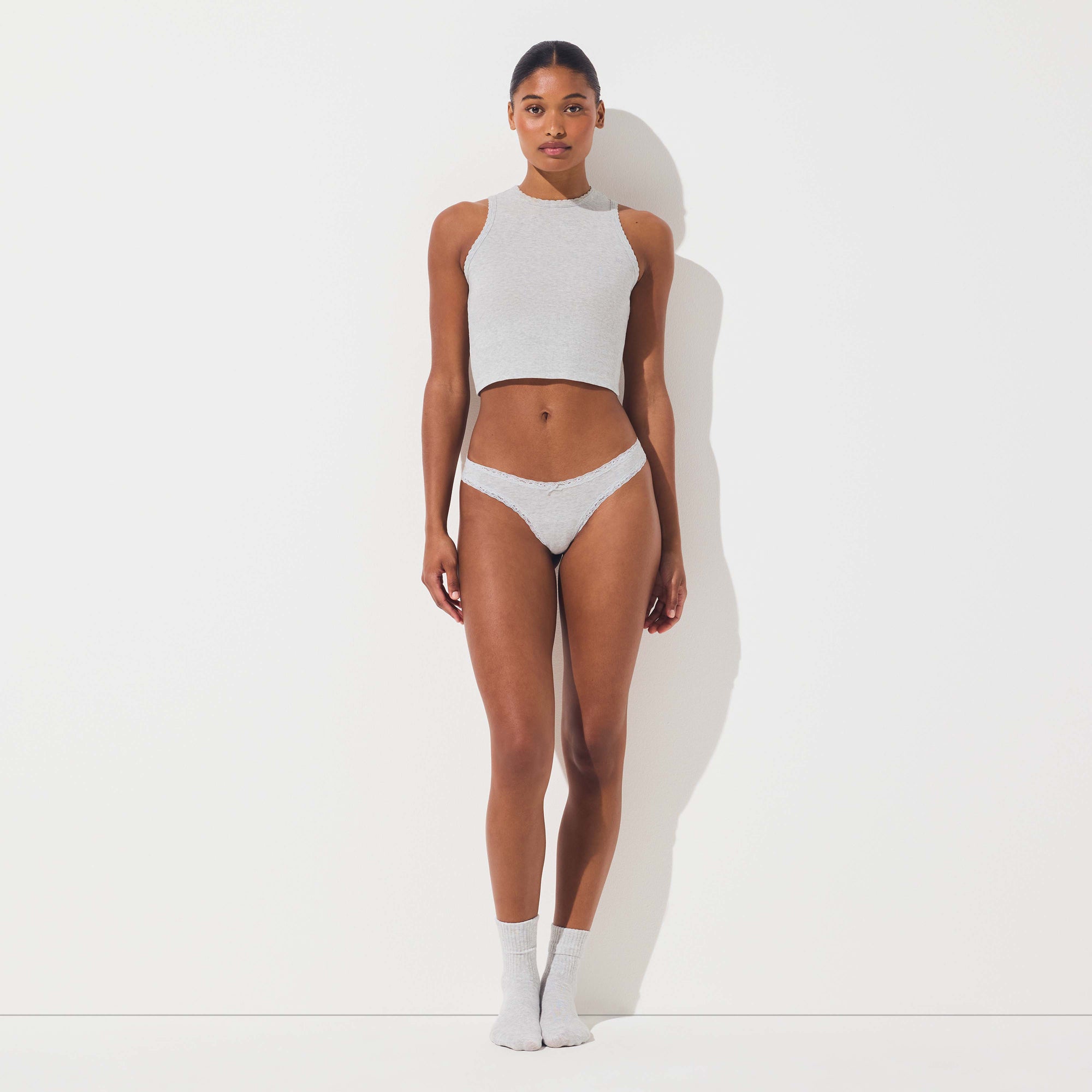 SKIMS LIGHTWEIGHT COTTON LACE THONG | LIGHT HEATHER GREY - Sneaker Türkiye
