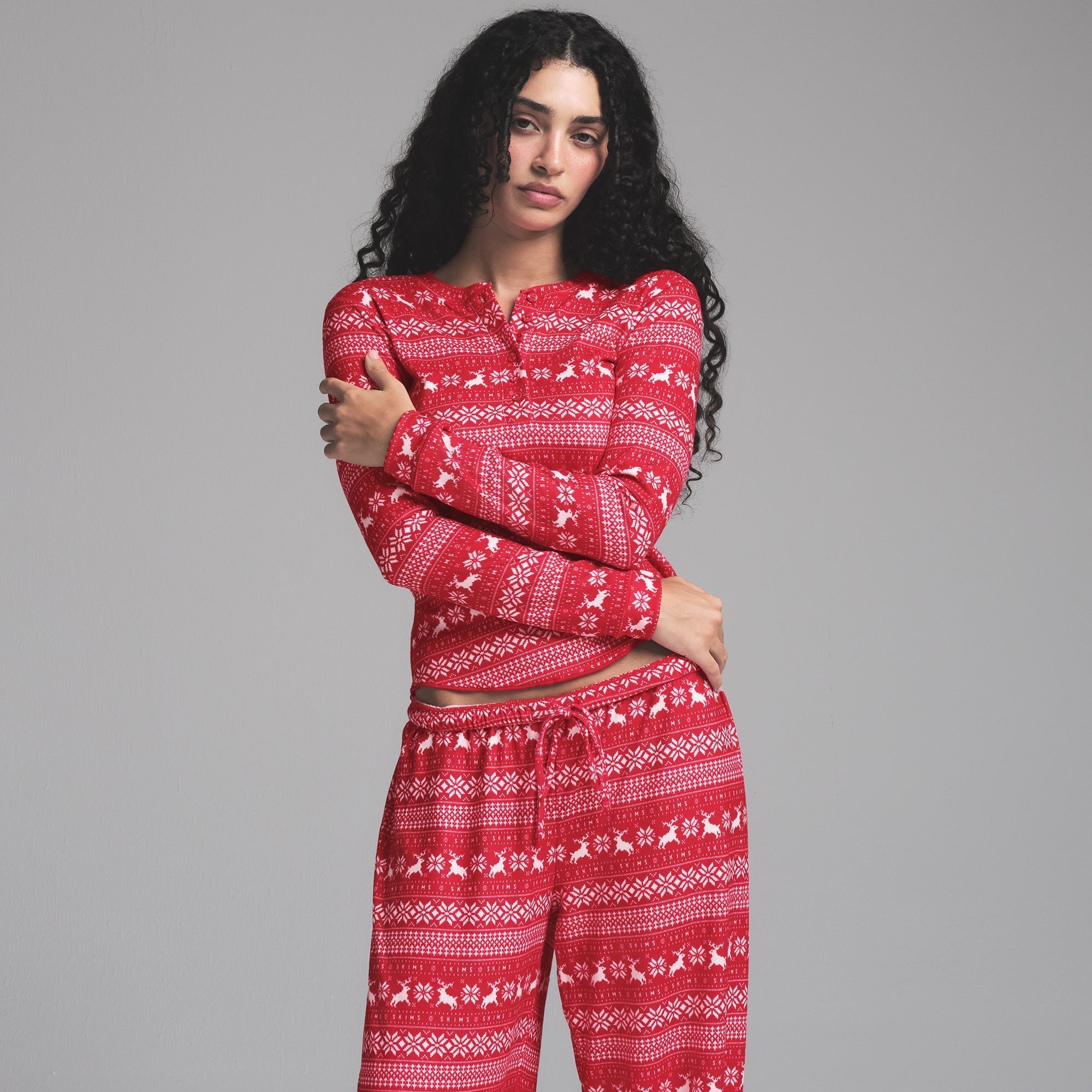 SKIMS LOGO PLUSH POINTELLE LONG SLEEVE HENLEY | RED DEER FAIR ISLE - Sneaker Türkiye